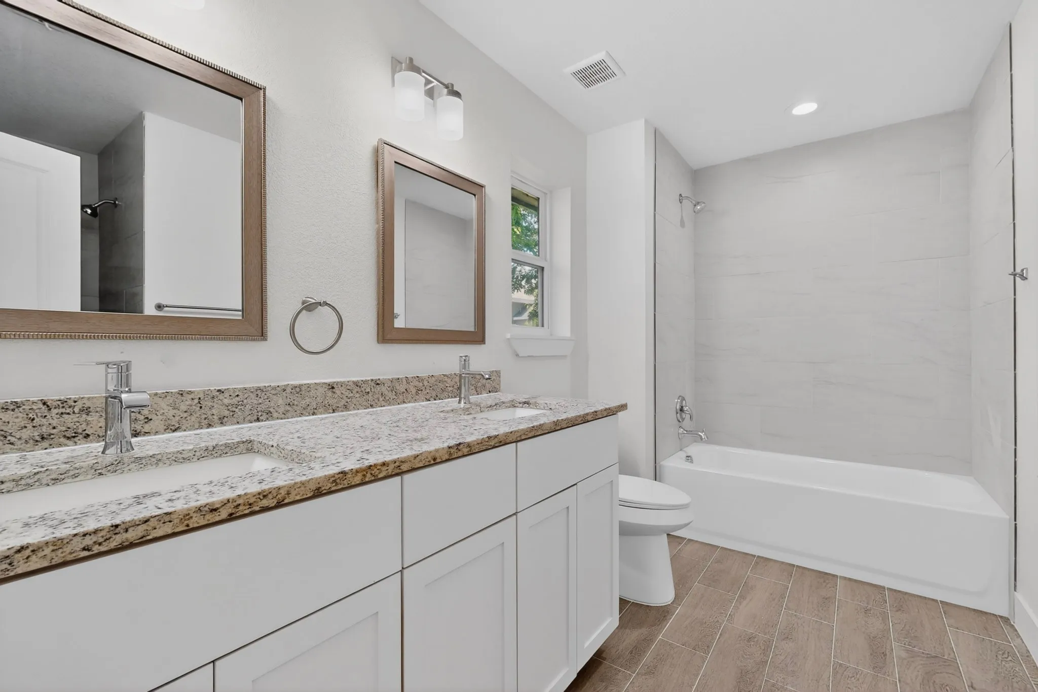Single Family Residence For Sale in Hunt County , 1615 Jones Street, Greenville, Texas 75401, 3 Bedroom, 2 Bathroom, 2 Garage spaces, 1,492 Sqft, built in 2022, mls#21299433, Real Estate Agent in Greenville, Homes For Sale in Hunt county, Homes For Sale in Greenville, Realtor in Greenville Texas, Real Estate Brokerage Independent Realty Texas, Luminita Cordes Realtor