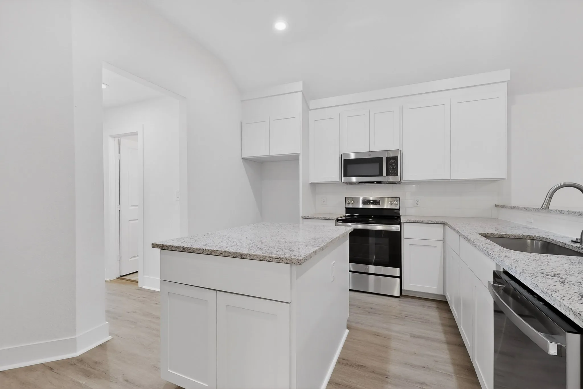 Single Family Residence For Sale in Hunt County , 1615 Jones Street, Greenville, Texas 75401, 3 Bedroom, 2 Bathroom, 2 Garage spaces, 1,492 Sqft, built in 2022, mls#21299433, Real Estate Agent in Greenville, Homes For Sale in Hunt county, Homes For Sale in Greenville, Realtor in Greenville Texas, Real Estate Brokerage Independent Realty Texas, Luminita Cordes Realtor