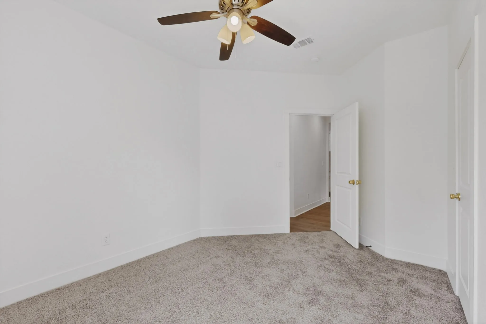 Single Family Residence For Sale in Hunt County , 1615 Jones Street, Greenville, Texas 75401, 3 Bedroom, 2 Bathroom, 2 Garage spaces, 1,492 Sqft, built in 2022, mls#21299433, Real Estate Agent in Greenville, Homes For Sale in Hunt county, Homes For Sale in Greenville, Realtor in Greenville Texas, Real Estate Brokerage Independent Realty Texas, Luminita Cordes Realtor