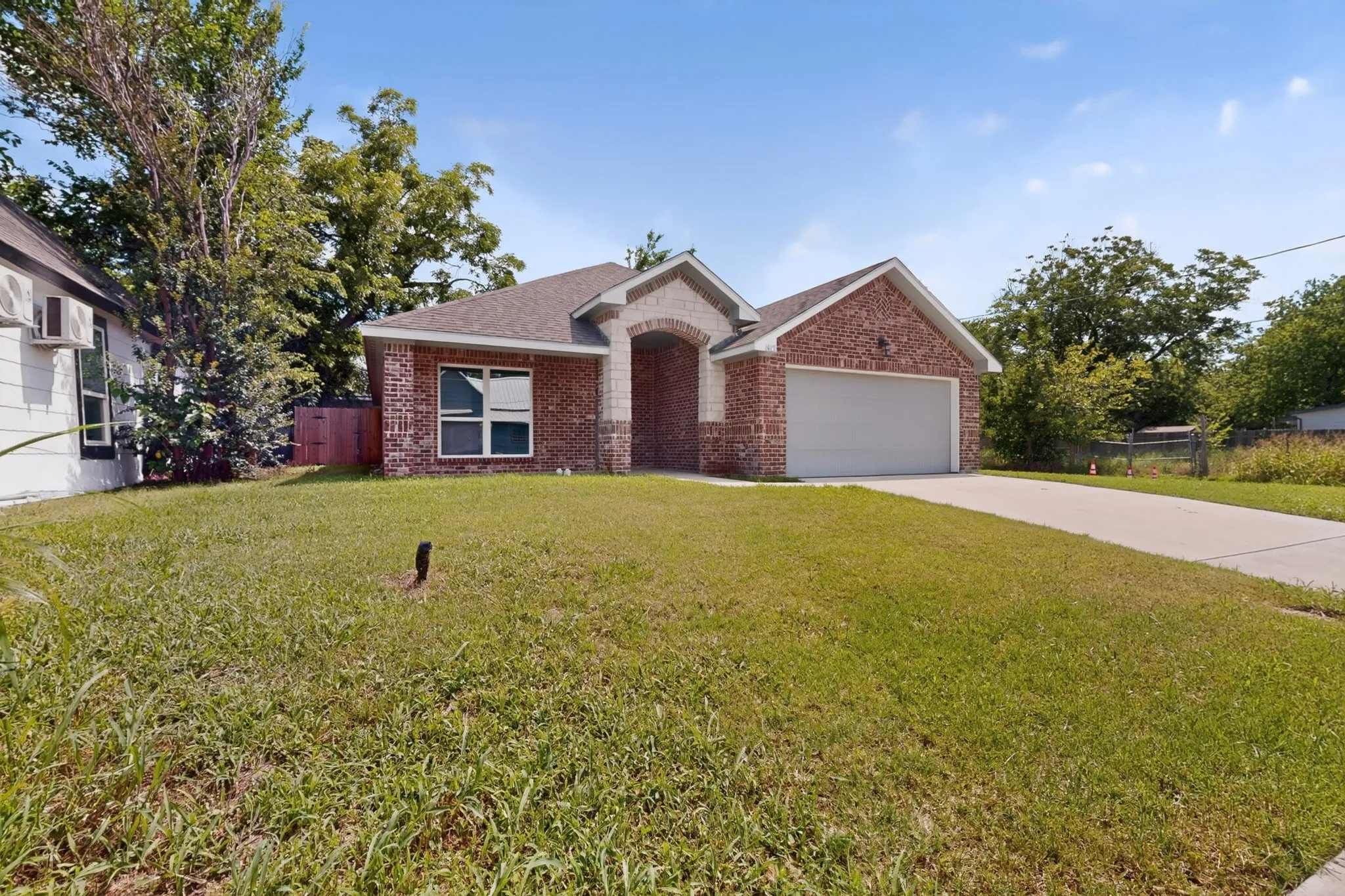 Single Family Residence For Sale in Hunt County , 1615 Jones Street, Greenville, Texas 75401, 3 Bedroom, 2 Bathroom, 2 Garage spaces, 1,492 Sqft, built in 2022, mls#21299433, Real Estate Agent in Greenville, Homes For Sale in Hunt county, Homes For Sale in Greenville, Realtor in Greenville Texas, Real Estate Brokerage Independent Realty Texas, Luminita Cordes Realtor