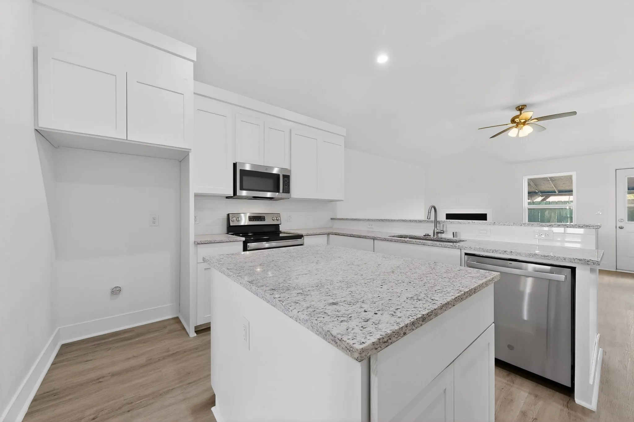 Single Family Residence For Sale in Hunt County , 1615 Jones Street, Greenville, Texas 75401, 3 Bedroom, 2 Bathroom, 2 Garage spaces, 1,492 Sqft, built in 2022, mls#21299433, Real Estate Agent in Greenville, Homes For Sale in Hunt county, Homes For Sale in Greenville, Realtor in Greenville Texas, Real Estate Brokerage Independent Realty Texas, Luminita Cordes Realtor