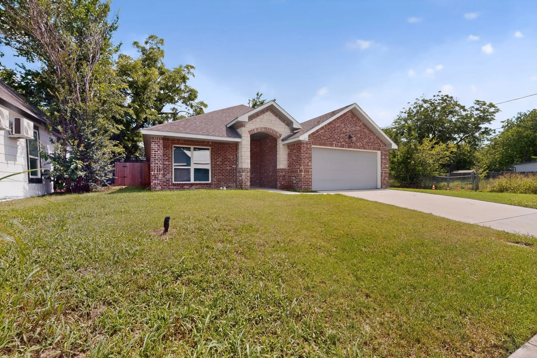Single Family Residence For Sale in Hunt County , 1615 Jones Street, Greenville, Texas 75401, 3 Bedroom, 2 Bathroom, 2 Garage spaces, 1,492 Sqft, built in 2022, mls#21299433, Real Estate Agent in Greenville, Homes For Sale in Hunt county, Homes For Sale in Greenville, Realtor in Greenville Texas, Real Estate Brokerage Independent Realty Texas, Luminita Cordes Realtor
