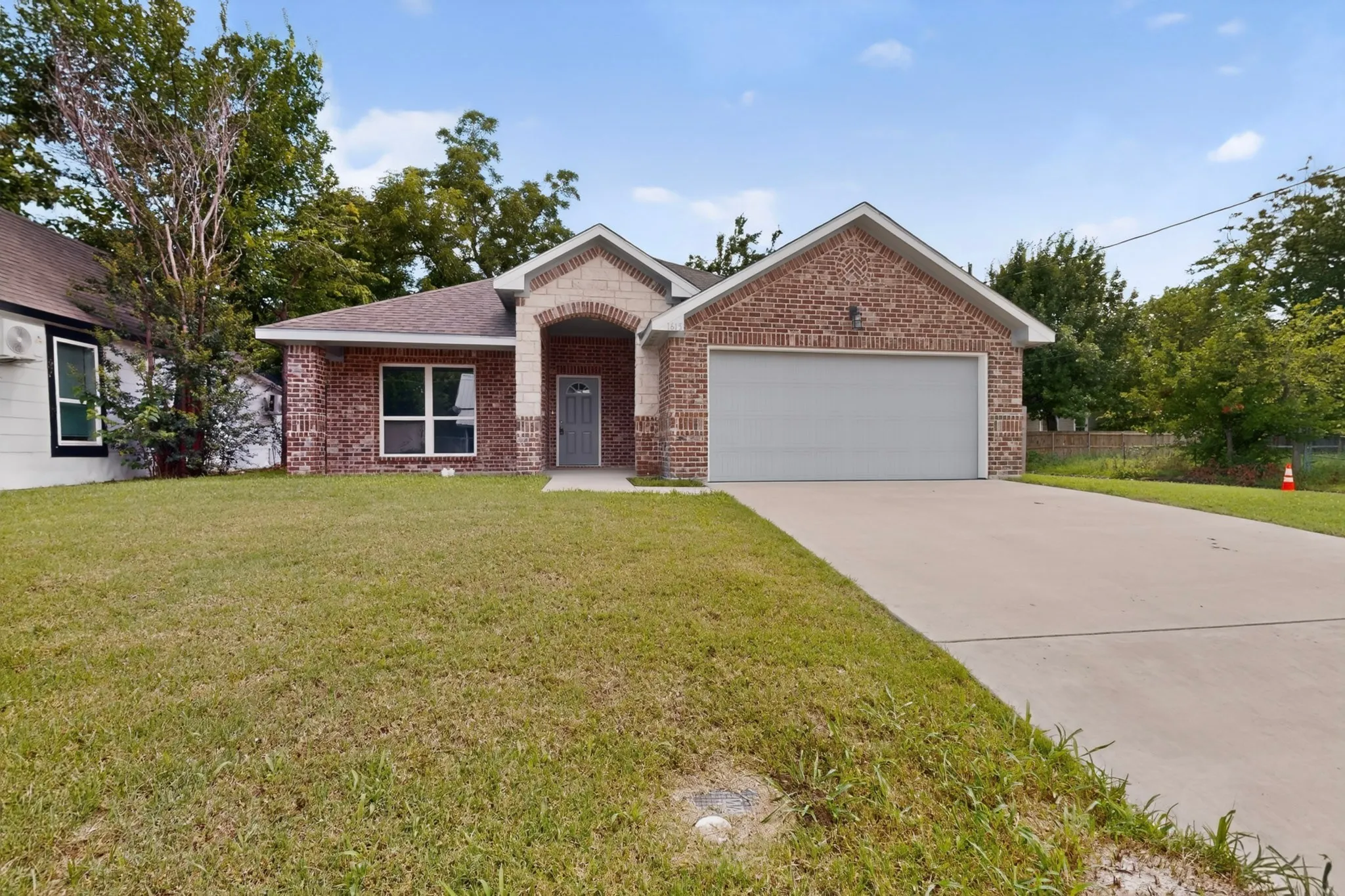 Single Family Residence For Sale in Hunt County , 1615 Jones Street, Greenville, Texas 75401, 3 Bedroom, 2 Bathroom, 2 Garage spaces, 1,492 Sqft, built in 2022, mls#21299433, Real Estate Agent in Greenville, Homes For Sale in Hunt county, Homes For Sale in Greenville, Realtor in Greenville Texas, Real Estate Brokerage Independent Realty Texas, Luminita Cordes Realtor