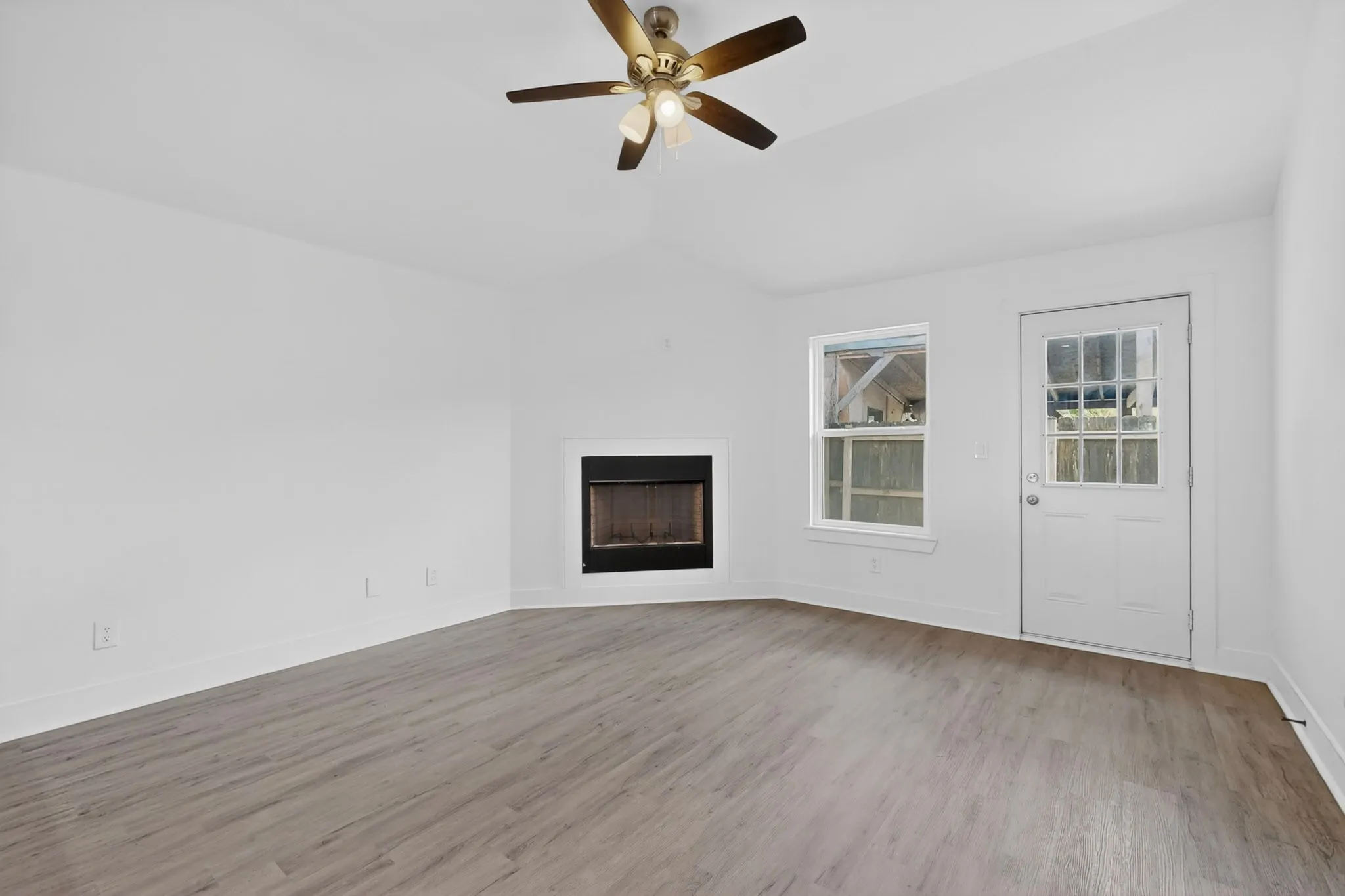 Single Family Residence For Sale in Hunt County , 1615 Jones Street, Greenville, Texas 75401, 3 Bedroom, 2 Bathroom, 2 Garage spaces, 1,492 Sqft, built in 2022, mls#21299433, Real Estate Agent in Greenville, Homes For Sale in Hunt county, Homes For Sale in Greenville, Realtor in Greenville Texas, Real Estate Brokerage Independent Realty Texas, Luminita Cordes Realtor