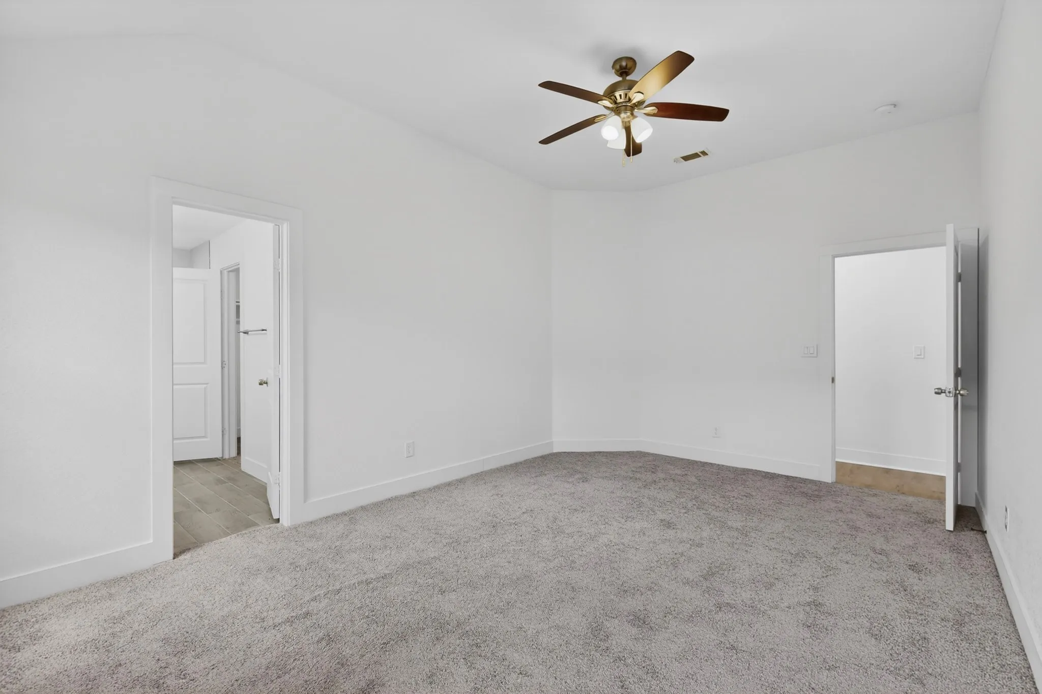 Single Family Residence For Sale in Hunt County , 1615 Jones Street, Greenville, Texas 75401, 3 Bedroom, 2 Bathroom, 2 Garage spaces, 1,492 Sqft, built in 2022, mls#21299433, Real Estate Agent in Greenville, Homes For Sale in Hunt county, Homes For Sale in Greenville, Realtor in Greenville Texas, Real Estate Brokerage Independent Realty Texas, Luminita Cordes Realtor