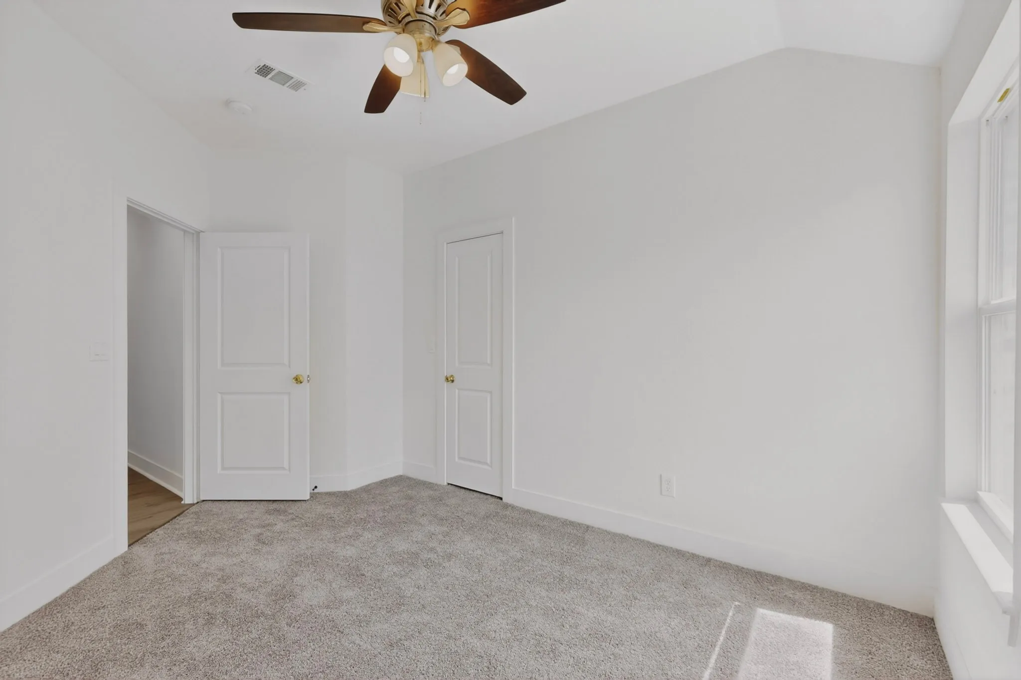 Single Family Residence For Sale in Hunt County , 1615 Jones Street, Greenville, Texas 75401, 3 Bedroom, 2 Bathroom, 2 Garage spaces, 1,492 Sqft, built in 2022, mls#21299433, Real Estate Agent in Greenville, Homes For Sale in Hunt county, Homes For Sale in Greenville, Realtor in Greenville Texas, Real Estate Brokerage Independent Realty Texas, Luminita Cordes Realtor