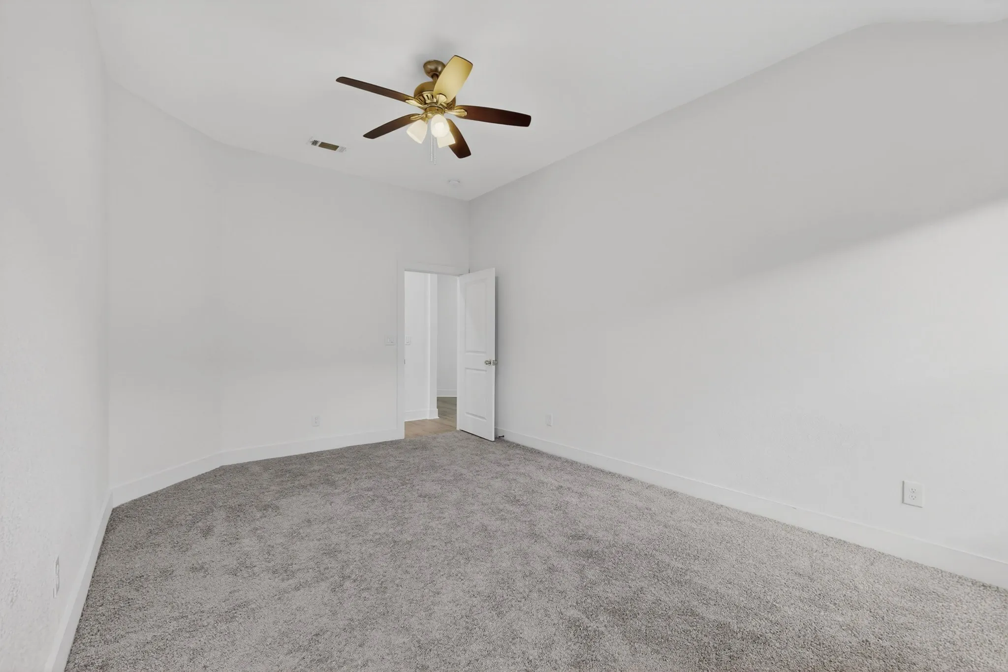 Single Family Residence For Sale in Hunt County , 1615 Jones Street, Greenville, Texas 75401, 3 Bedroom, 2 Bathroom, 2 Garage spaces, 1,492 Sqft, built in 2022, mls#21299433, Real Estate Agent in Greenville, Homes For Sale in Hunt county, Homes For Sale in Greenville, Realtor in Greenville Texas, Real Estate Brokerage Independent Realty Texas, Luminita Cordes Realtor