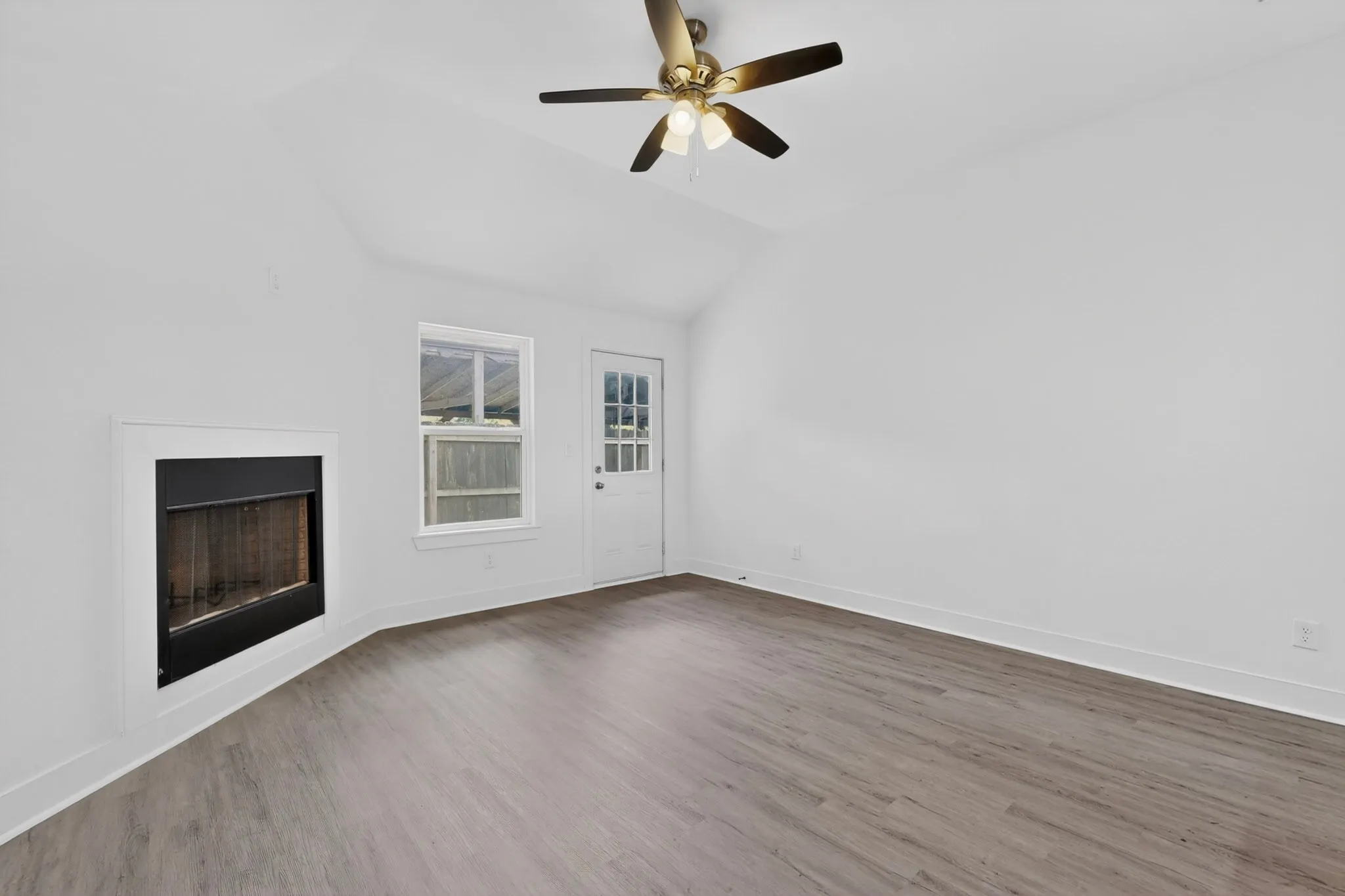 Single Family Residence For Sale in Hunt County , 1615 Jones Street, Greenville, Texas 75401, 3 Bedroom, 2 Bathroom, 2 Garage spaces, 1,492 Sqft, built in 2022, mls#21299433, Real Estate Agent in Greenville, Homes For Sale in Hunt county, Homes For Sale in Greenville, Realtor in Greenville Texas, Real Estate Brokerage Independent Realty Texas, Luminita Cordes Realtor