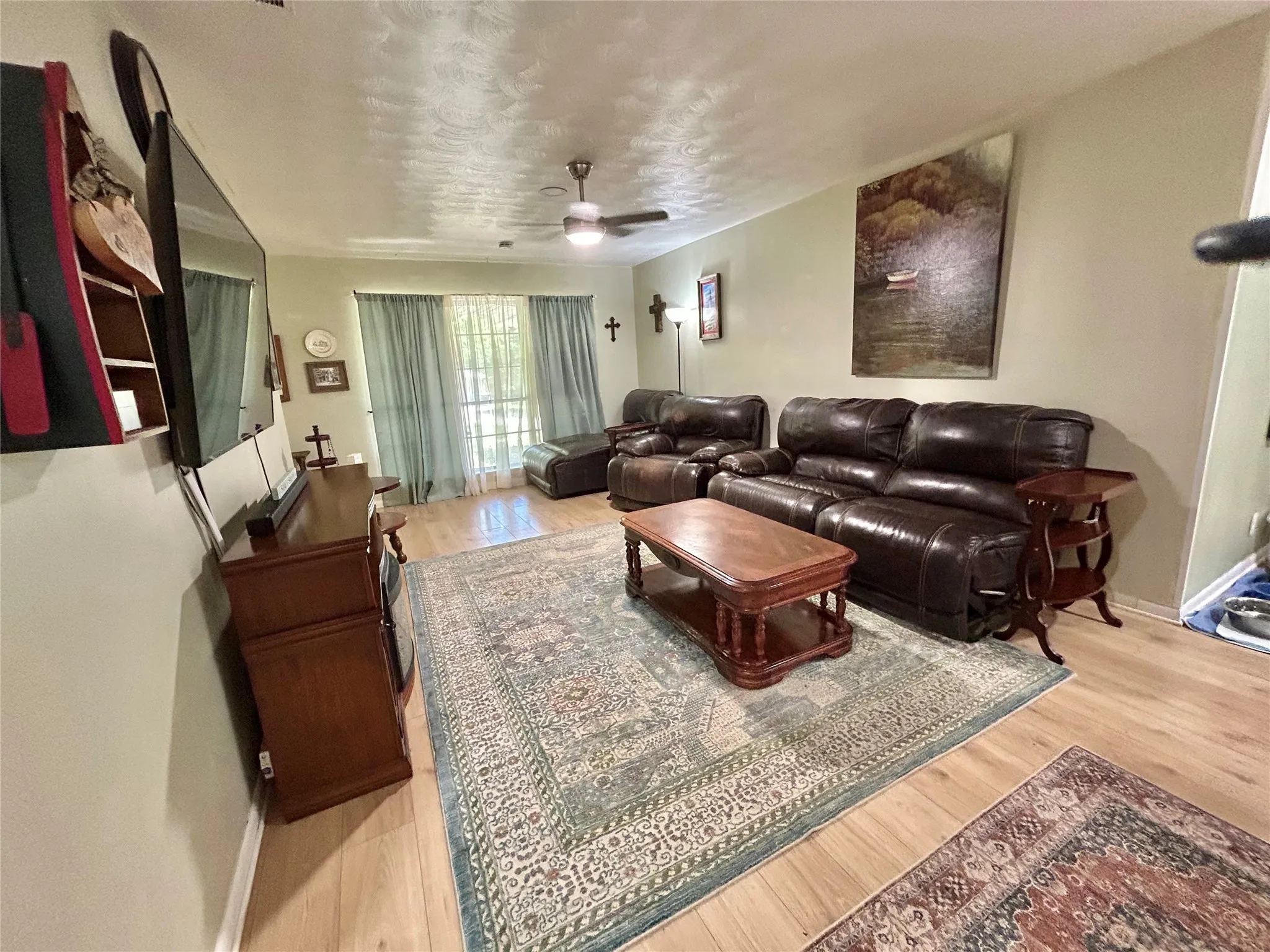 Single Family Residence For Sale in Grayson County , 1335 Crestview Drive, Denison, Texas 75020, 3 Bedroom, 2 Bathroom, 3 Garage spaces, 1,612 Sqft, built in 1968, mls#21299386, Real Estate Agent in Denison, Homes For Sale in Grayson county, Homes For Sale in Denison, Realtor in Denison Texas, Real Estate Brokerage Independent Realty Texas, Luminita Cordes Realtor