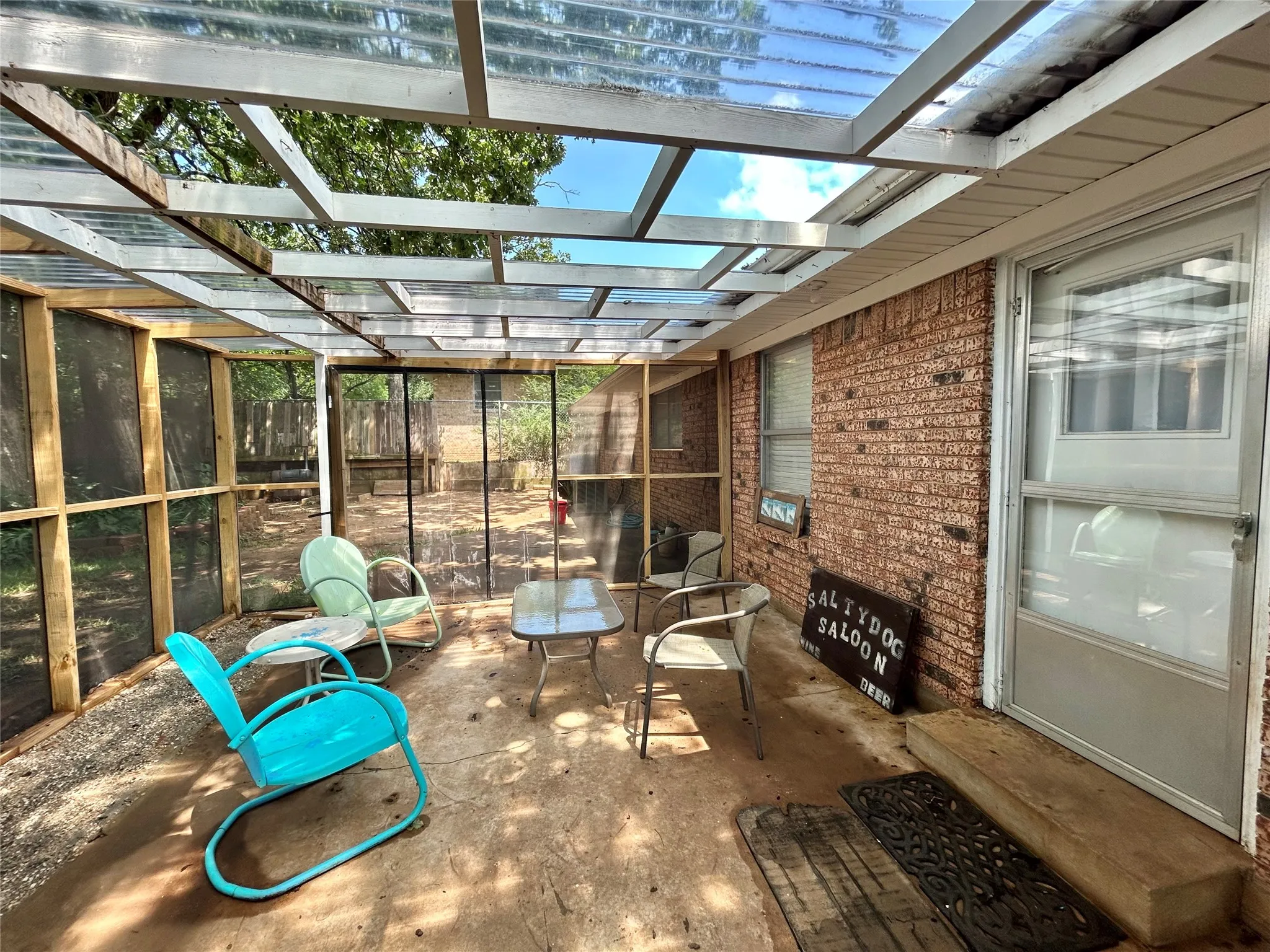 Single Family Residence For Sale in Grayson County , 1335 Crestview Drive, Denison, Texas 75020, 3 Bedroom, 2 Bathroom, 3 Garage spaces, 1,612 Sqft, built in 1968, mls#21299386, Real Estate Agent in Denison, Homes For Sale in Grayson county, Homes For Sale in Denison, Realtor in Denison Texas, Real Estate Brokerage Independent Realty Texas, Luminita Cordes Realtor