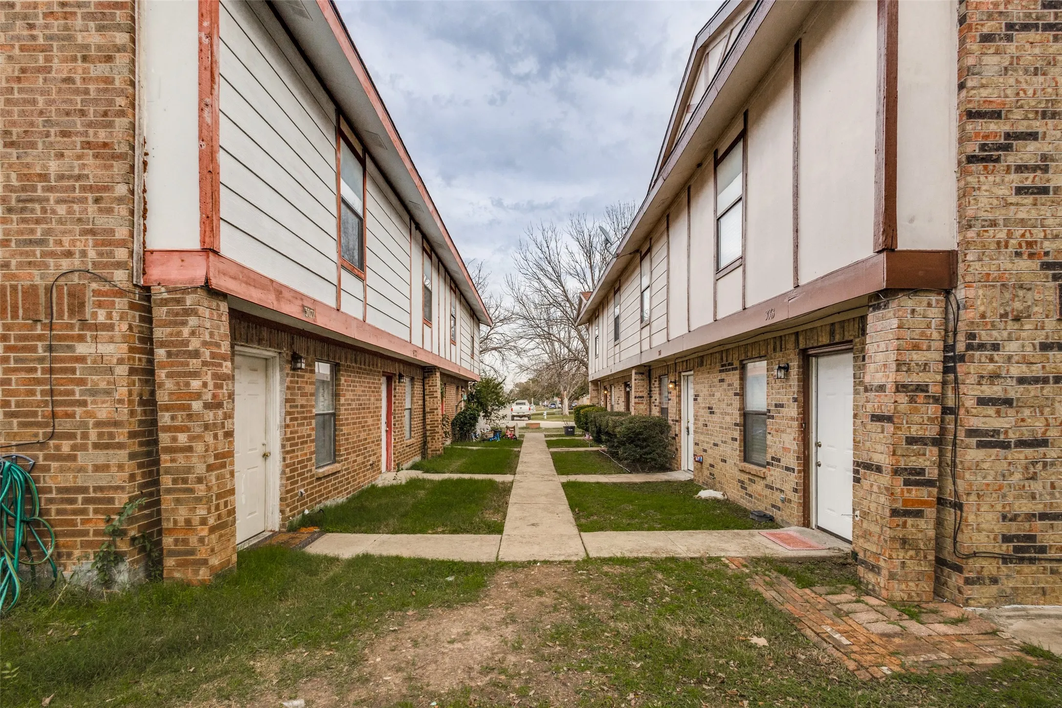 Townhouse For Rent in Denton County , 3069 Olympia Drive, Denton, Texas 76209, 2 Bedroom, 2 Bathroom, 1 Garage spaces, 1,023 Sqft, built in 1984, mls#21299438, Real Estate Agent in Denton, Homes For Rent in Denton county, Homes For Rent in Denton, Realtor in Denton Texas, Real Estate Brokerage Independent Realty Texas, Luminita Cordes Realtor