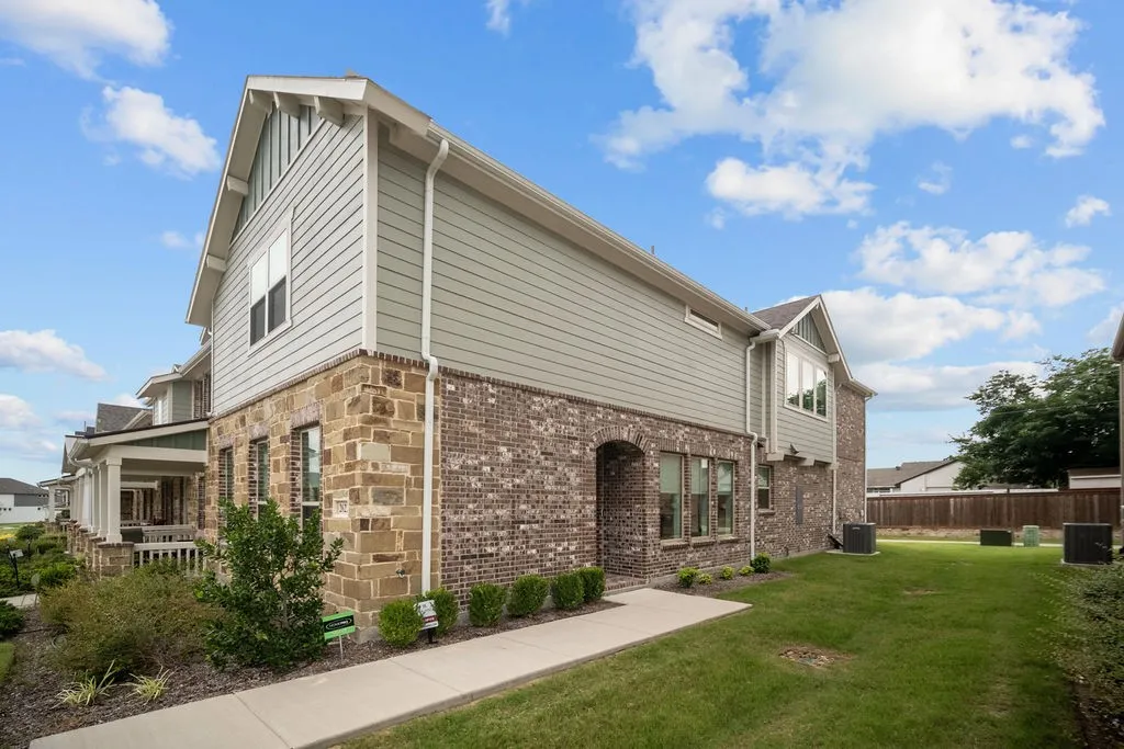 Townhouse For Sale in Dallas County , 2622 Settlers Place, Garland, Texas 75042, 3 Bedroom, 3 Bathroom, 2 Garage spaces, 1,972 Sqft, built in 2023, mls#21299011, Real Estate Agent in Garland, Homes For Sale in Dallas county, Homes For Sale in Garland, Realtor in Garland Texas, Real Estate Brokerage Independent Realty Texas, Luminita Cordes Realtor