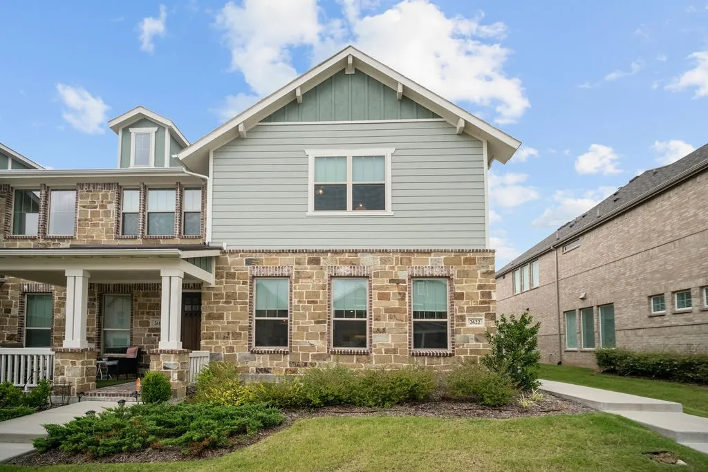 Townhouse For Sale in Dallas County , 2622 Settlers Place, Garland, Texas 75042, 3 Bedroom, 3 Bathroom, 2 Garage spaces, 1,972 Sqft, built in 2023, mls#21299011, Real Estate Agent in Garland, Homes For Sale in Dallas county, Homes For Sale in Garland, Realtor in Garland Texas, Real Estate Brokerage Independent Realty Texas, Luminita Cordes Realtor