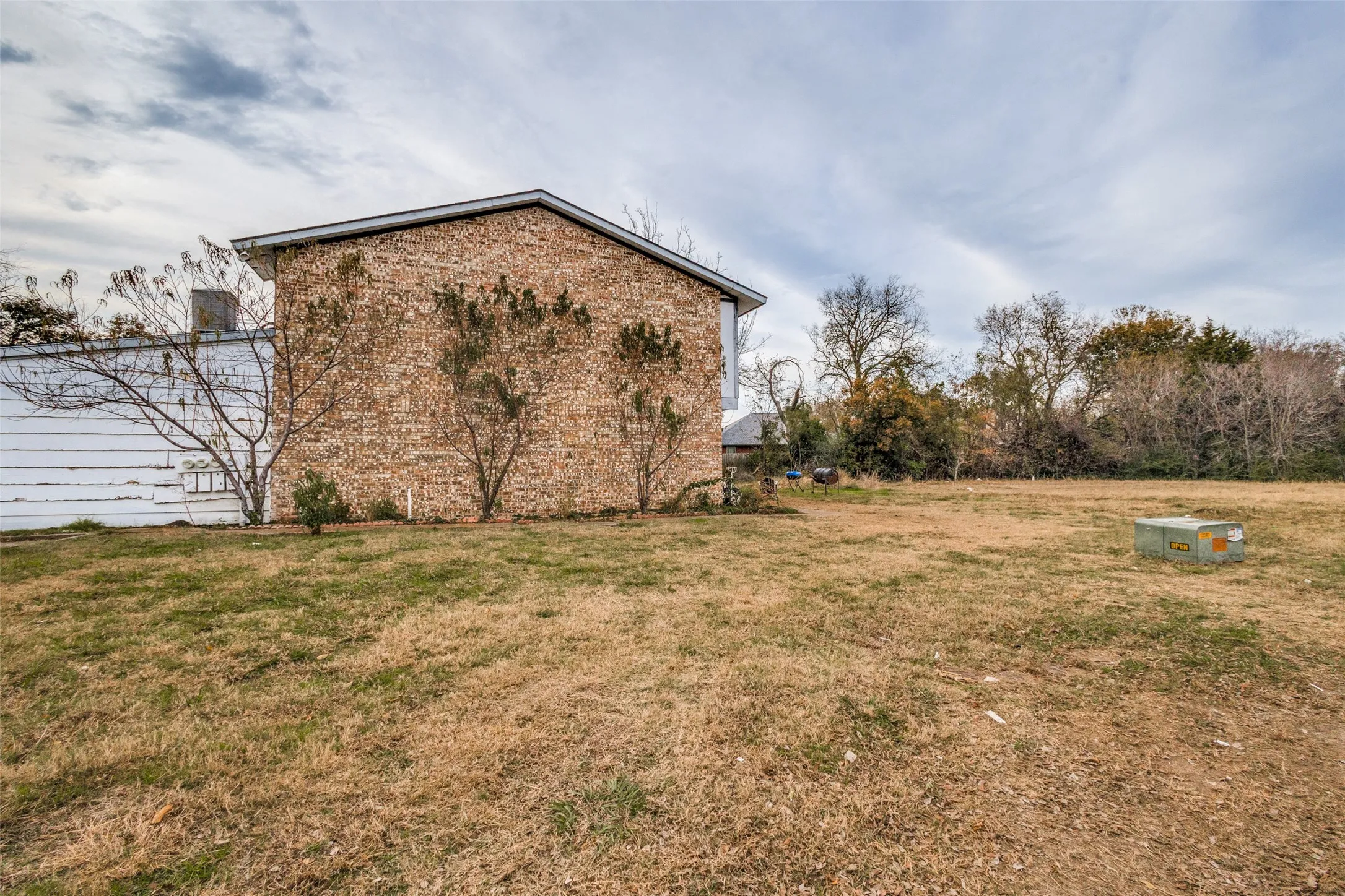 Townhouse For Rent in Denton County , 3071 Olympia Drive, Denton, Texas 76209, 2 Bedroom, 2 Bathroom, 1 Garage spaces, 1,023 Sqft, built in 1984, mls#21299467, Real Estate Agent in Denton, Homes For Rent in Denton county, Homes For Rent in Denton, Realtor in Denton Texas, Real Estate Brokerage Independent Realty Texas, Luminita Cordes Realtor