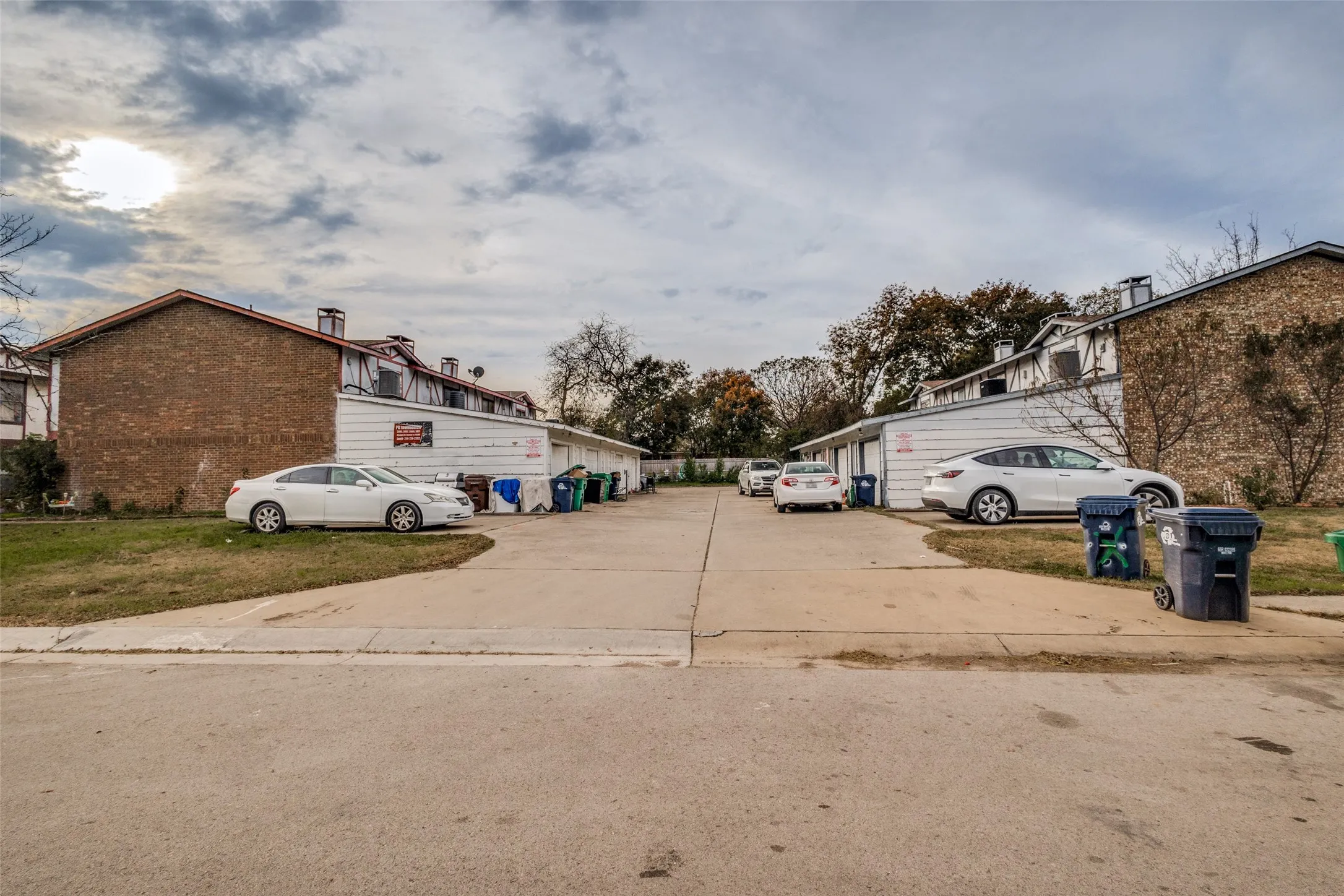 Townhouse For Rent in Denton County , 3071 Olympia Drive, Denton, Texas 76209, 2 Bedroom, 2 Bathroom, 1 Garage spaces, 1,023 Sqft, built in 1984, mls#21299467, Real Estate Agent in Denton, Homes For Rent in Denton county, Homes For Rent in Denton, Realtor in Denton Texas, Real Estate Brokerage Independent Realty Texas, Luminita Cordes Realtor
