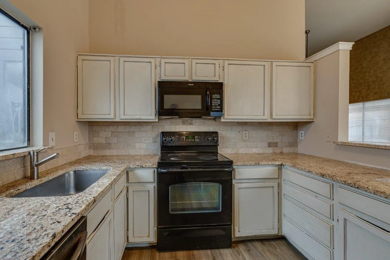 Single Family Residence For Rent in Dallas County , 10611 Woodleaf Drive, Dallas, Texas 75227, 2 Bedroom, 2 Bathroom, Garage spaces, 959 Sqft, built in 1986, mls#21299474, Real Estate Agent in Dallas, Homes For Rent in Dallas county, Homes For Rent in Dallas, Realtor in Dallas Texas, Real Estate Brokerage Independent Realty Texas, Luminita Cordes Realtor