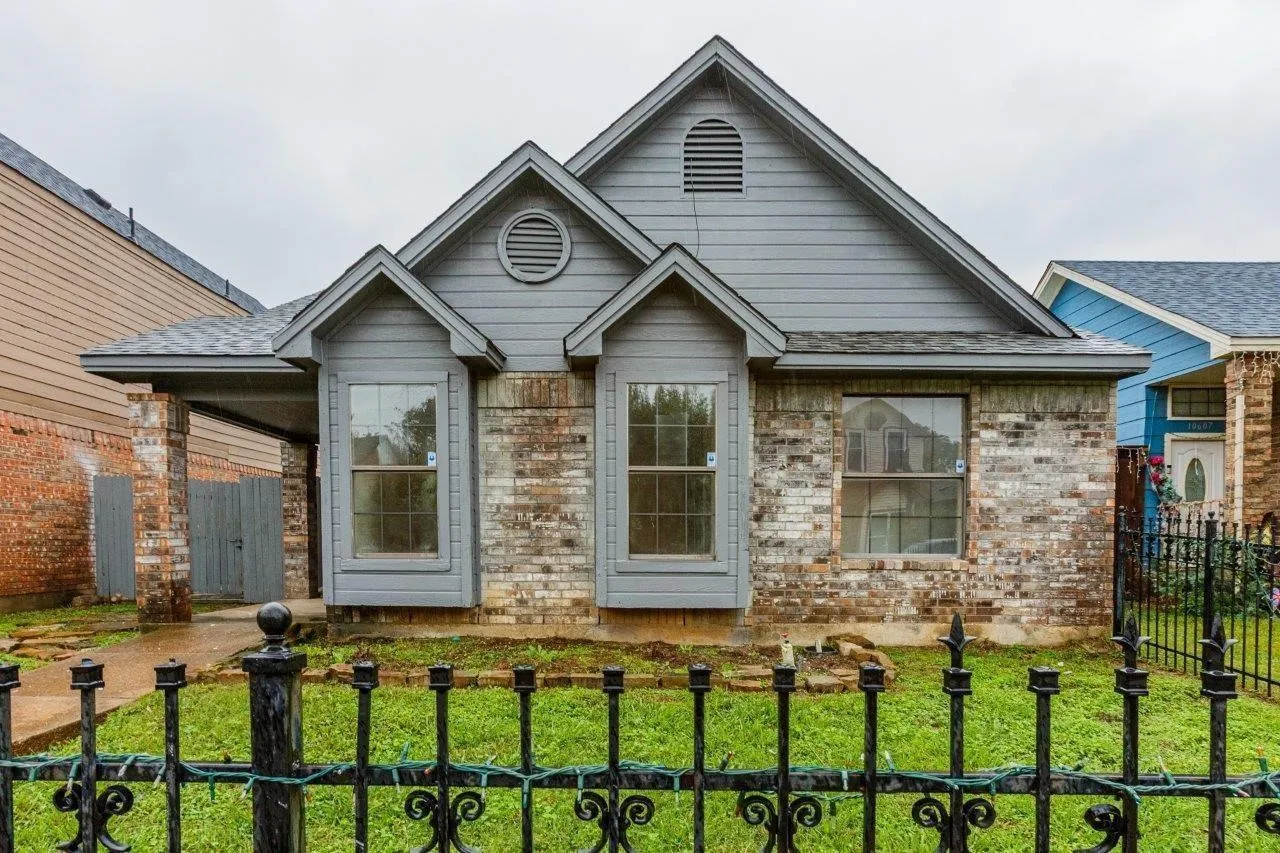 Single Family Residence For Rent in Dallas County , 10611 Woodleaf Drive, Dallas, Texas 75227, 2 Bedroom, 2 Bathroom, Garage spaces, 959 Sqft, built in 1986, mls#21299474, Real Estate Agent in Dallas, Homes For Rent in Dallas county, Homes For Rent in Dallas, Realtor in Dallas Texas, Real Estate Brokerage Independent Realty Texas, Luminita Cordes Realtor