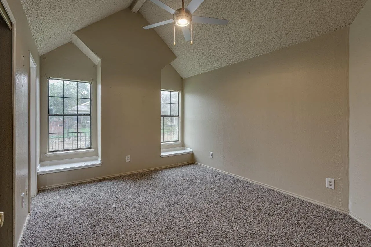 Single Family Residence For Rent in Dallas County , 10611 Woodleaf Drive, Dallas, Texas 75227, 2 Bedroom, 2 Bathroom, Garage spaces, 959 Sqft, built in 1986, mls#21299474, Real Estate Agent in Dallas, Homes For Rent in Dallas county, Homes For Rent in Dallas, Realtor in Dallas Texas, Real Estate Brokerage Independent Realty Texas, Luminita Cordes Realtor