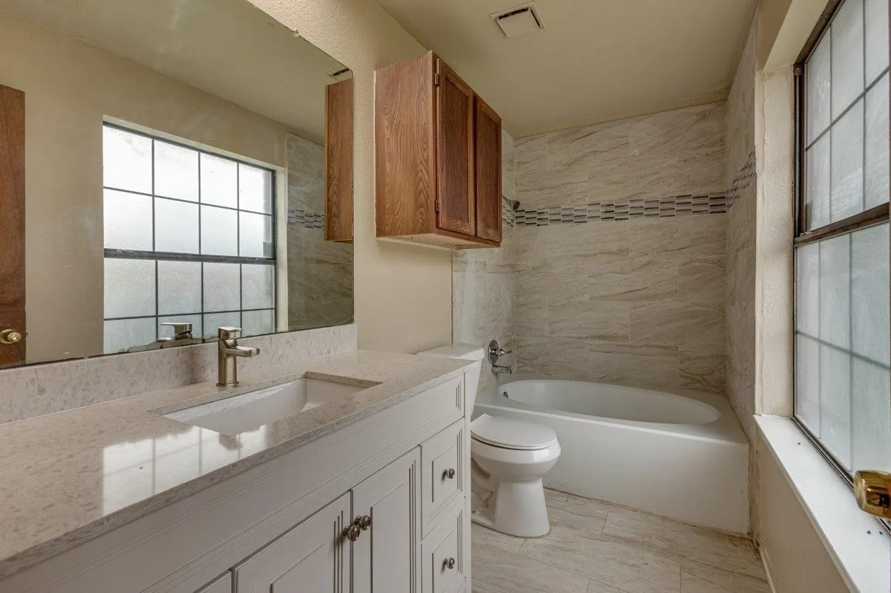 Single Family Residence For Rent in Dallas County , 10611 Woodleaf Drive, Dallas, Texas 75227, 2 Bedroom, 2 Bathroom, Garage spaces, 959 Sqft, built in 1986, mls#21299474, Real Estate Agent in Dallas, Homes For Rent in Dallas county, Homes For Rent in Dallas, Realtor in Dallas Texas, Real Estate Brokerage Independent Realty Texas, Luminita Cordes Realtor
