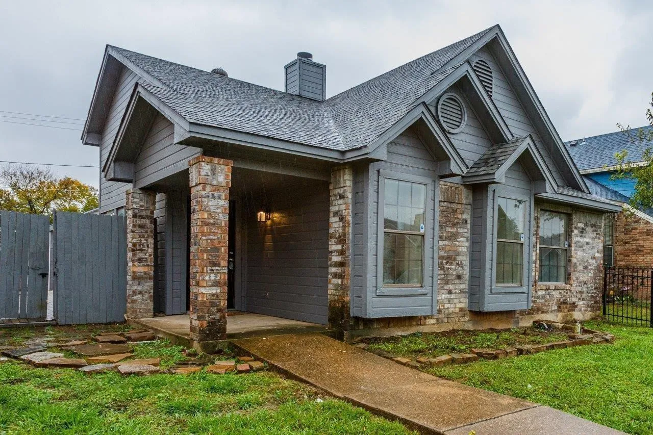 Single Family Residence For Rent in Dallas County , 10611 Woodleaf Drive, Dallas, Texas 75227, 2 Bedroom, 2 Bathroom, Garage spaces, 959 Sqft, built in 1986, mls#21299474, Real Estate Agent in Dallas, Homes For Rent in Dallas county, Homes For Rent in Dallas, Realtor in Dallas Texas, Real Estate Brokerage Independent Realty Texas, Luminita Cordes Realtor