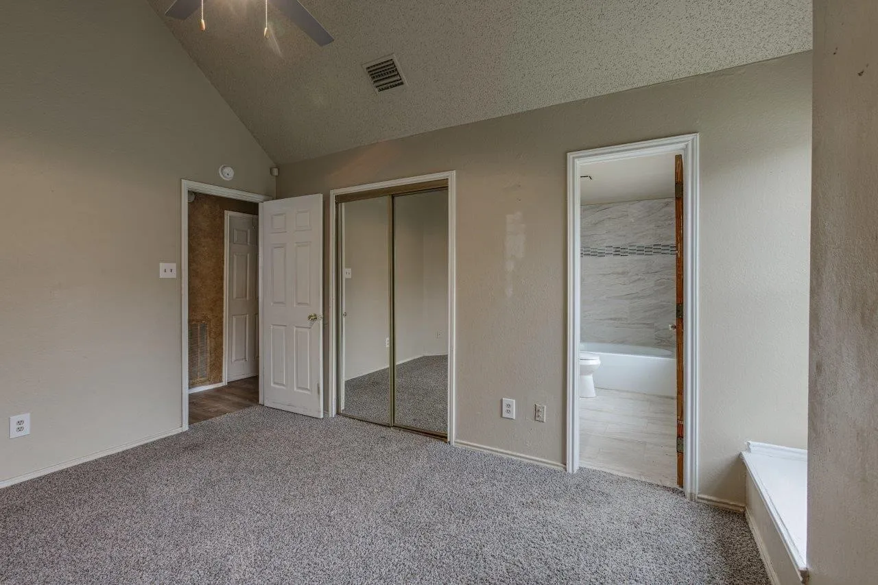 Single Family Residence For Rent in Dallas County , 10611 Woodleaf Drive, Dallas, Texas 75227, 2 Bedroom, 2 Bathroom, Garage spaces, 959 Sqft, built in 1986, mls#21299474, Real Estate Agent in Dallas, Homes For Rent in Dallas county, Homes For Rent in Dallas, Realtor in Dallas Texas, Real Estate Brokerage Independent Realty Texas, Luminita Cordes Realtor