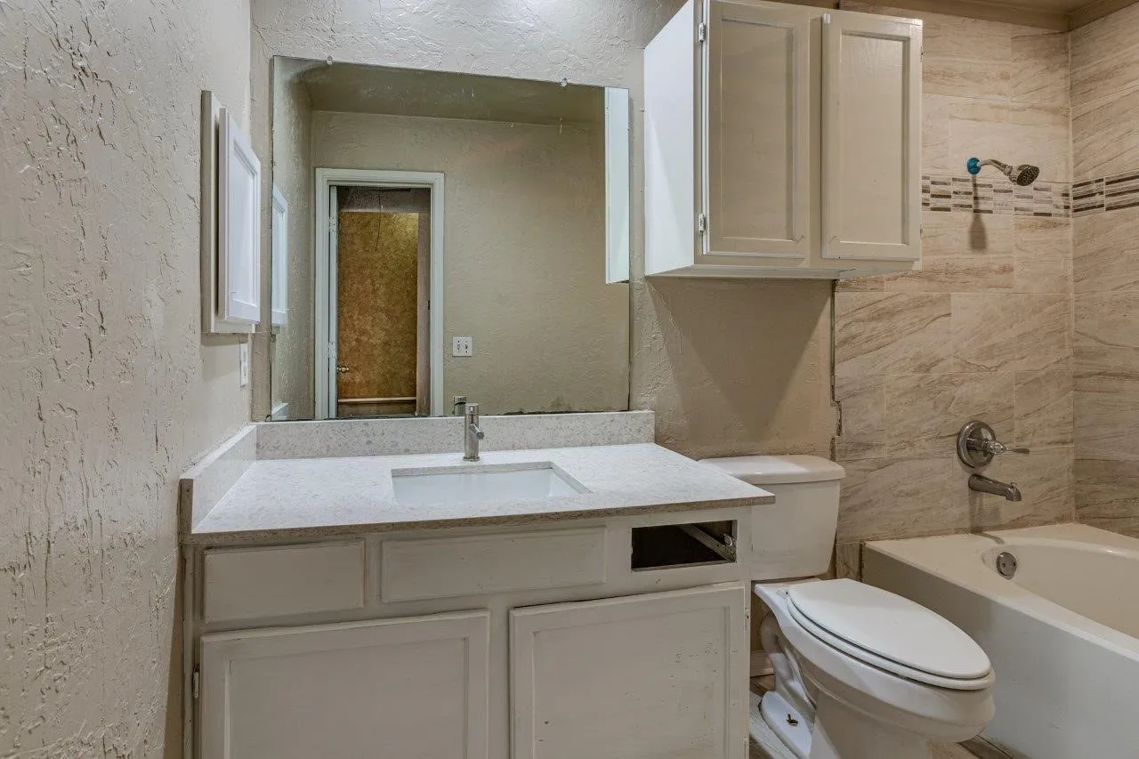 Single Family Residence For Rent in Dallas County , 10611 Woodleaf Drive, Dallas, Texas 75227, 2 Bedroom, 2 Bathroom, Garage spaces, 959 Sqft, built in 1986, mls#21299474, Real Estate Agent in Dallas, Homes For Rent in Dallas county, Homes For Rent in Dallas, Realtor in Dallas Texas, Real Estate Brokerage Independent Realty Texas, Luminita Cordes Realtor