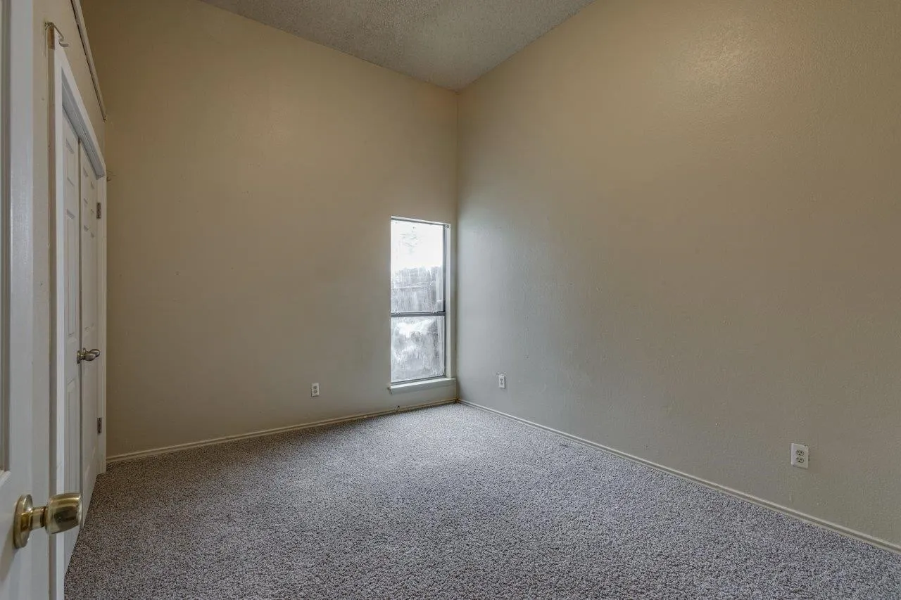 Single Family Residence For Rent in Dallas County , 10611 Woodleaf Drive, Dallas, Texas 75227, 2 Bedroom, 2 Bathroom, Garage spaces, 959 Sqft, built in 1986, mls#21299474, Real Estate Agent in Dallas, Homes For Rent in Dallas county, Homes For Rent in Dallas, Realtor in Dallas Texas, Real Estate Brokerage Independent Realty Texas, Luminita Cordes Realtor