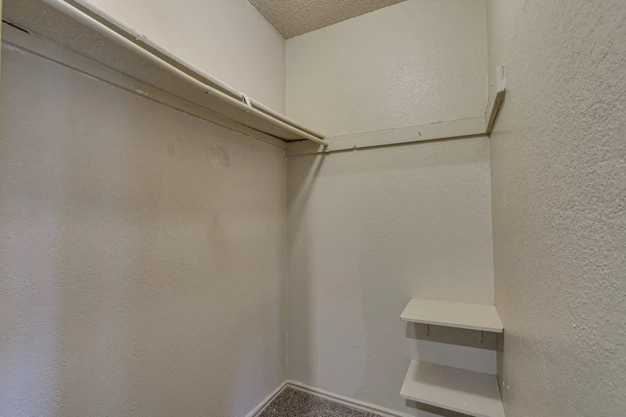Single Family Residence For Rent in Dallas County , 10611 Woodleaf Drive, Dallas, Texas 75227, 2 Bedroom, 2 Bathroom, Garage spaces, 959 Sqft, built in 1986, mls#21299474, Real Estate Agent in Dallas, Homes For Rent in Dallas county, Homes For Rent in Dallas, Realtor in Dallas Texas, Real Estate Brokerage Independent Realty Texas, Luminita Cordes Realtor