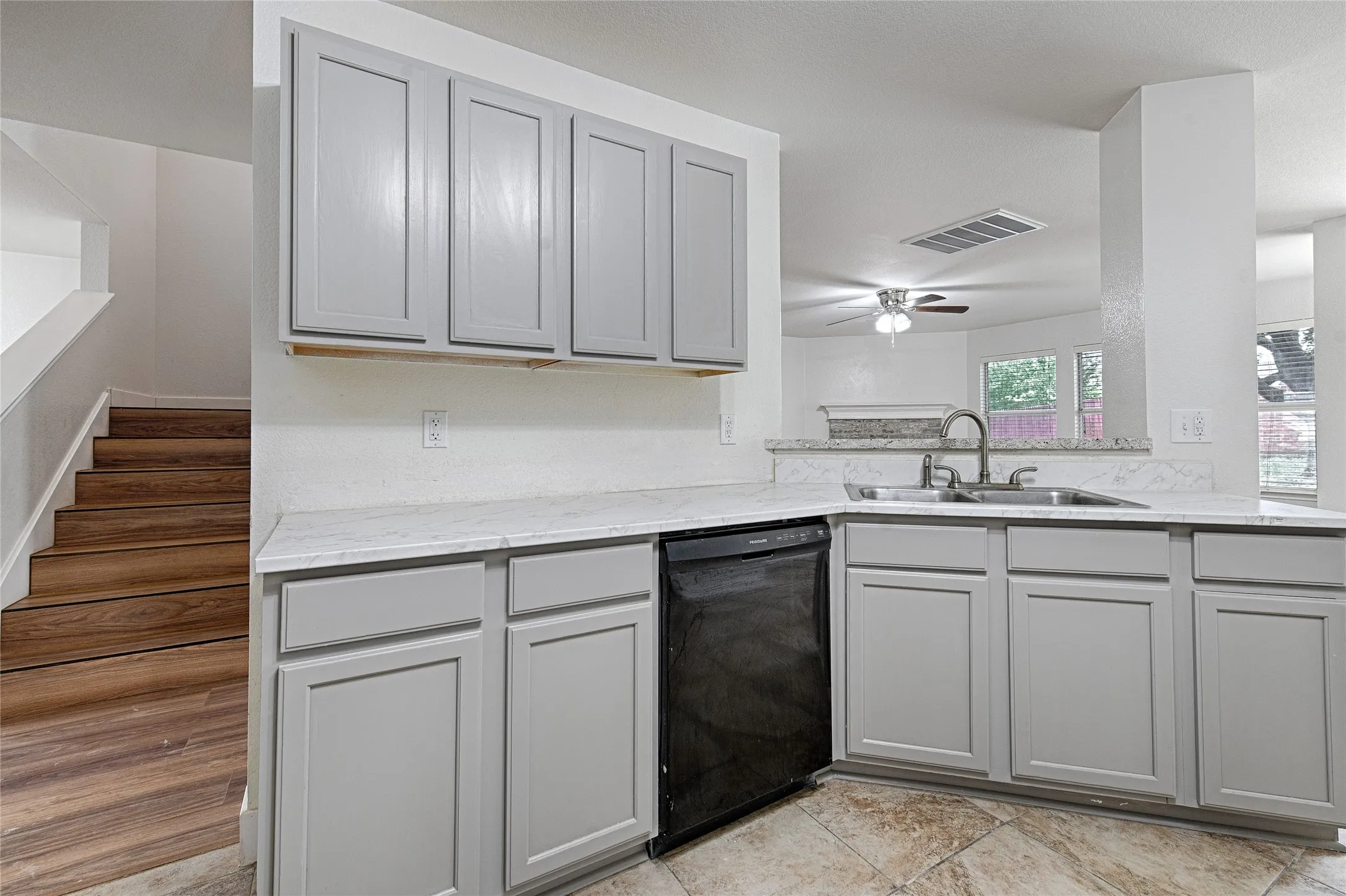 Single Family Residence For Sale in Collin County , 2629 Terrace Drive, Mc Kinney, Texas 75071, 4 Bedroom, 3 Bathroom, 2 Garage spaces, 2,354 Sqft, built in 2001, mls#21276883, Real Estate Agent in Mc Kinney, Homes For Sale in Collin county, Homes For Sale in Mc Kinney, Realtor in Mc Kinney Texas, Real Estate Brokerage Independent Realty Texas, Luminita Cordes Realtor
