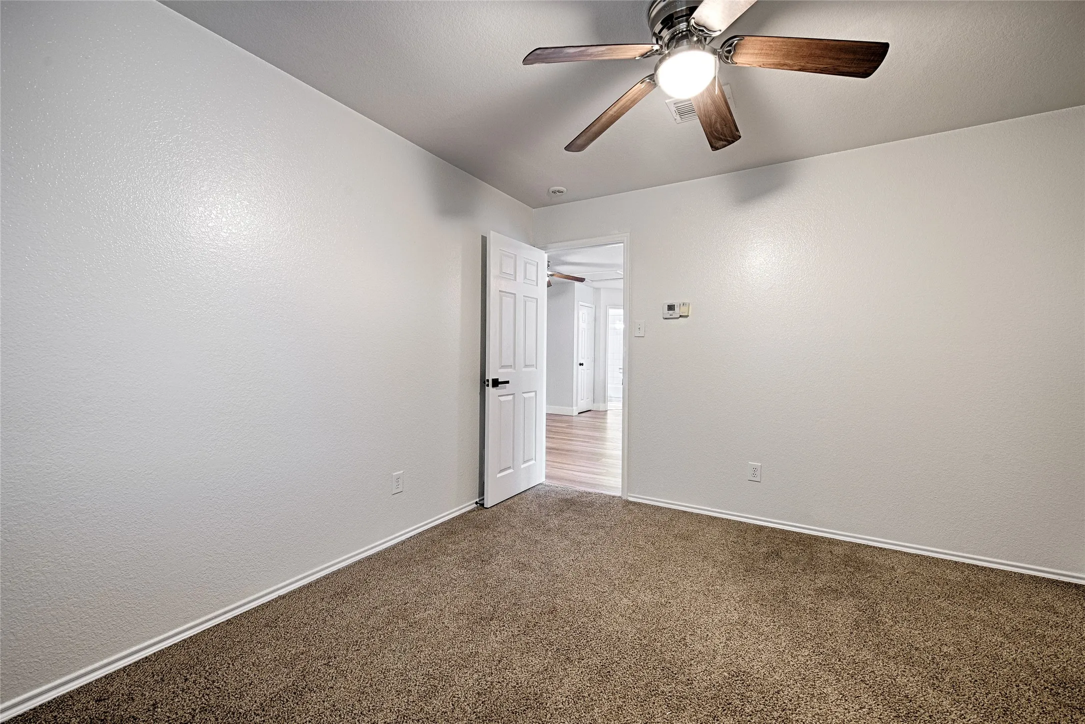 Single Family Residence For Sale in Collin County , 2629 Terrace Drive, Mc Kinney, Texas 75071, 4 Bedroom, 3 Bathroom, 2 Garage spaces, 2,354 Sqft, built in 2001, mls#21276883, Real Estate Agent in Mc Kinney, Homes For Sale in Collin county, Homes For Sale in Mc Kinney, Realtor in Mc Kinney Texas, Real Estate Brokerage Independent Realty Texas, Luminita Cordes Realtor