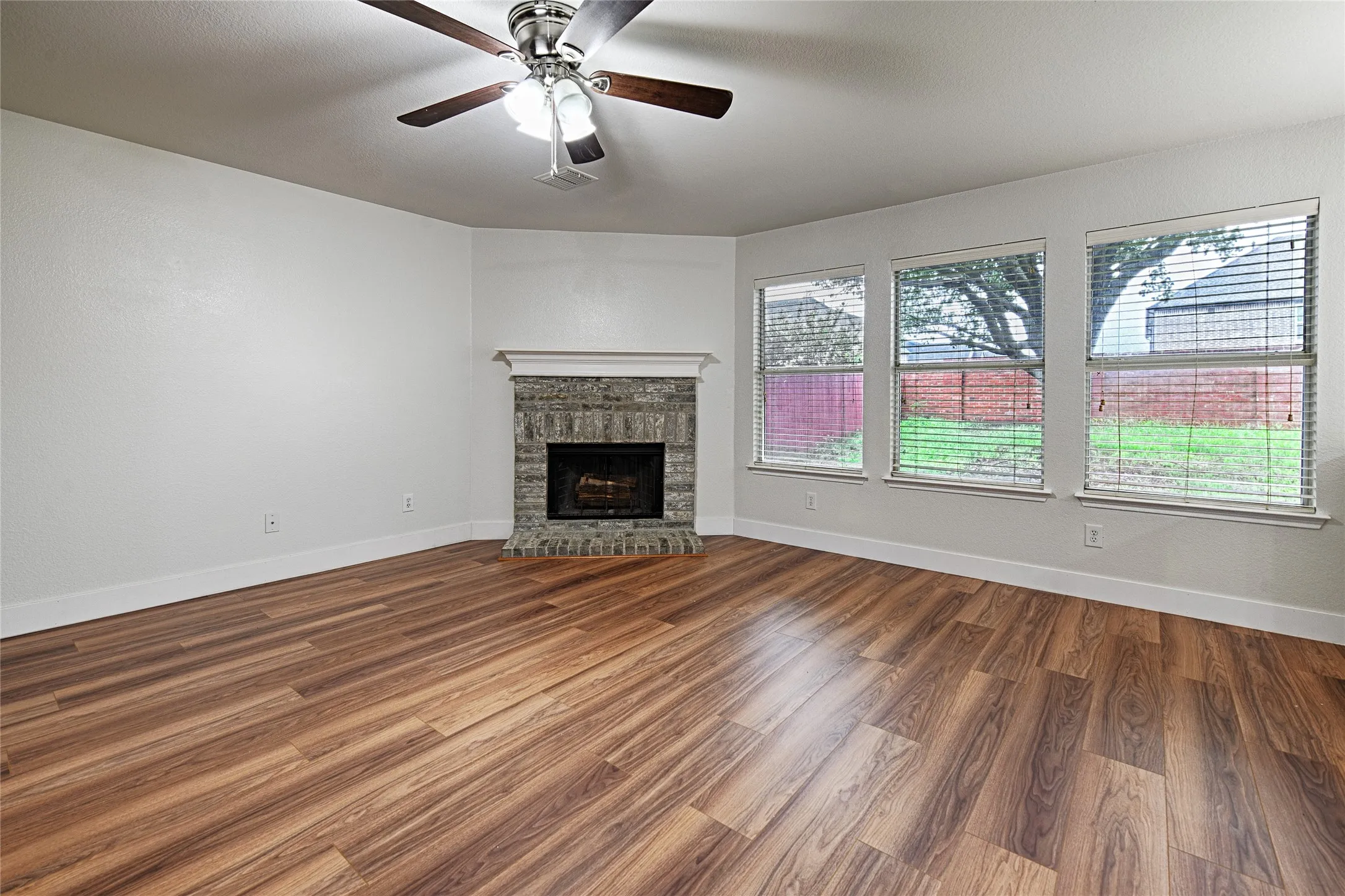 Single Family Residence For Sale in Collin County , 2629 Terrace Drive, Mc Kinney, Texas 75071, 4 Bedroom, 3 Bathroom, 2 Garage spaces, 2,354 Sqft, built in 2001, mls#21276883, Real Estate Agent in Mc Kinney, Homes For Sale in Collin county, Homes For Sale in Mc Kinney, Realtor in Mc Kinney Texas, Real Estate Brokerage Independent Realty Texas, Luminita Cordes Realtor