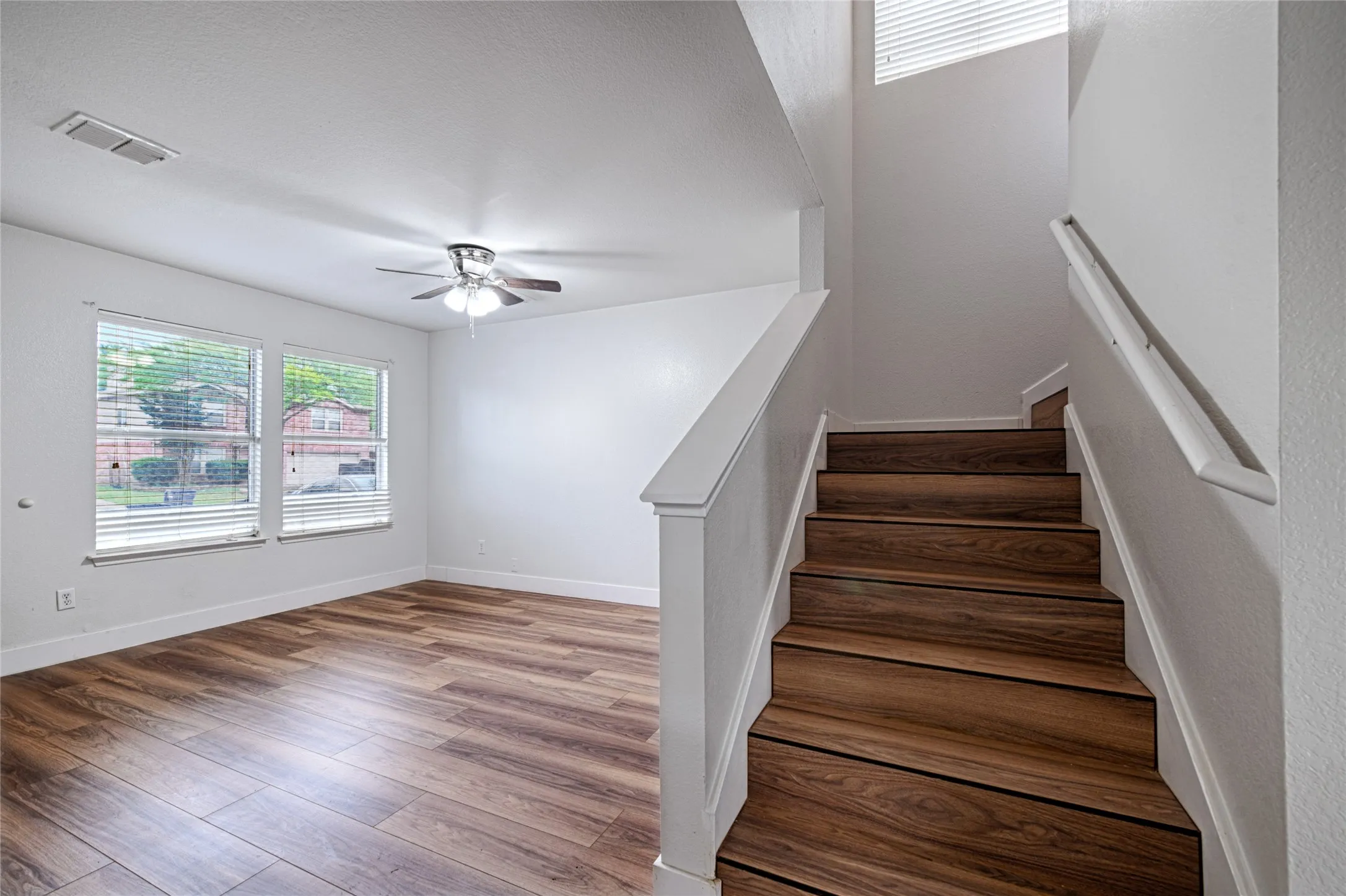 Single Family Residence For Sale in Collin County , 2629 Terrace Drive, Mc Kinney, Texas 75071, 4 Bedroom, 3 Bathroom, 2 Garage spaces, 2,354 Sqft, built in 2001, mls#21276883, Real Estate Agent in Mc Kinney, Homes For Sale in Collin county, Homes For Sale in Mc Kinney, Realtor in Mc Kinney Texas, Real Estate Brokerage Independent Realty Texas, Luminita Cordes Realtor