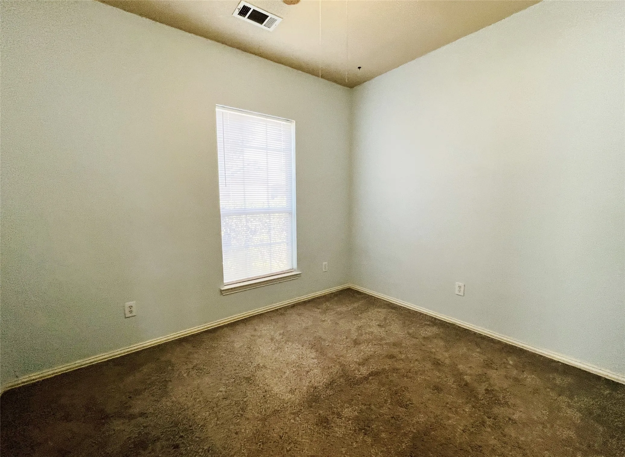 Single Family Residence For Rent in Tarrant County , 552 Kerry Street, Crowley, Texas 76036, 3 Bedroom, 2 Bathroom, 2 Garage spaces, 1,636 Sqft, built in 2005, mls#21299487, Real Estate Agent in Crowley, Homes For Rent in Tarrant county, Homes For Rent in Crowley, Realtor in Crowley Texas, Real Estate Brokerage Independent Realty Texas, Luminita Cordes Realtor