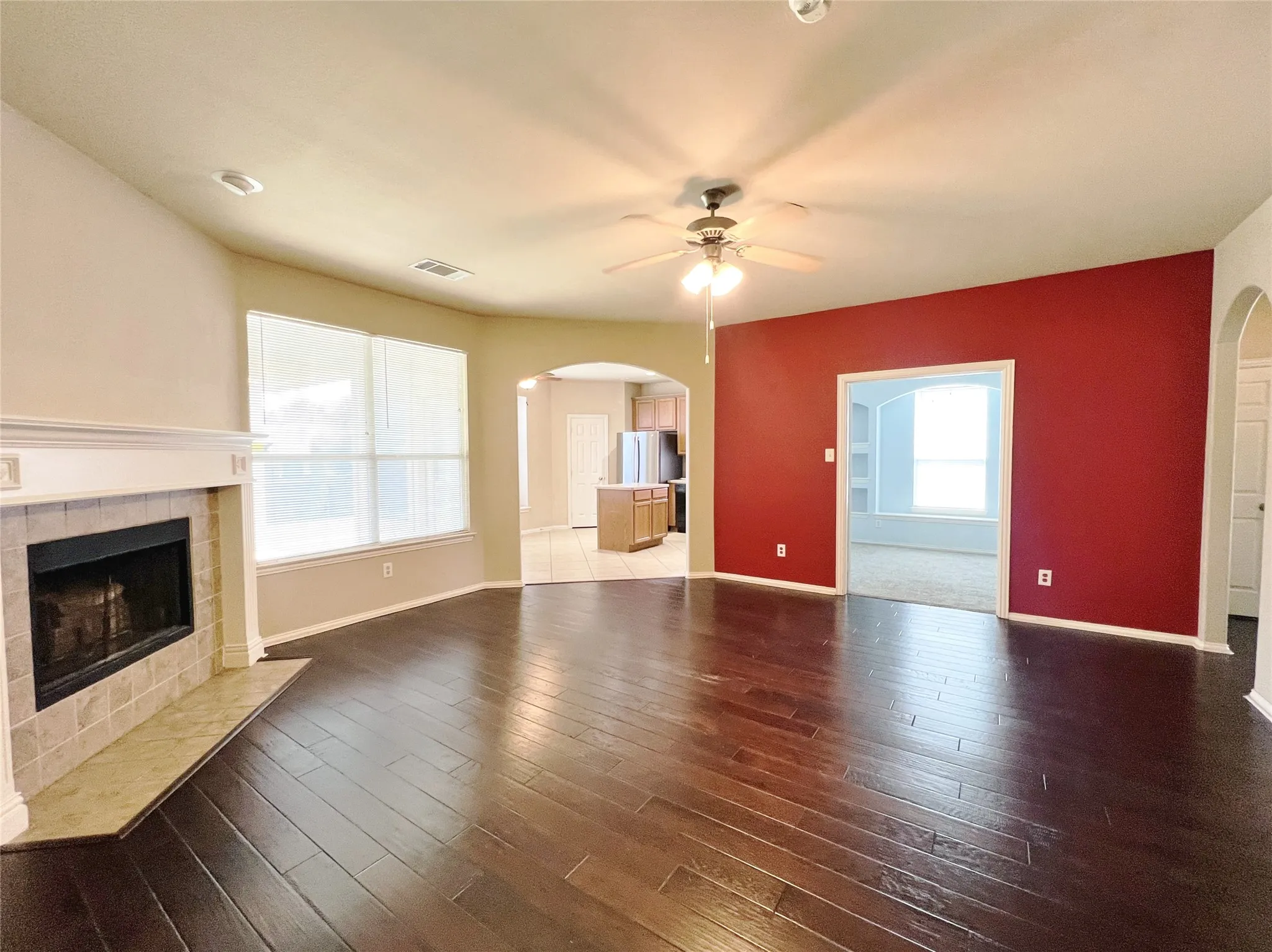 Single Family Residence For Rent in Tarrant County , 552 Kerry Street, Crowley, Texas 76036, 3 Bedroom, 2 Bathroom, 2 Garage spaces, 1,636 Sqft, built in 2005, mls#21299487, Real Estate Agent in Crowley, Homes For Rent in Tarrant county, Homes For Rent in Crowley, Realtor in Crowley Texas, Real Estate Brokerage Independent Realty Texas, Luminita Cordes Realtor