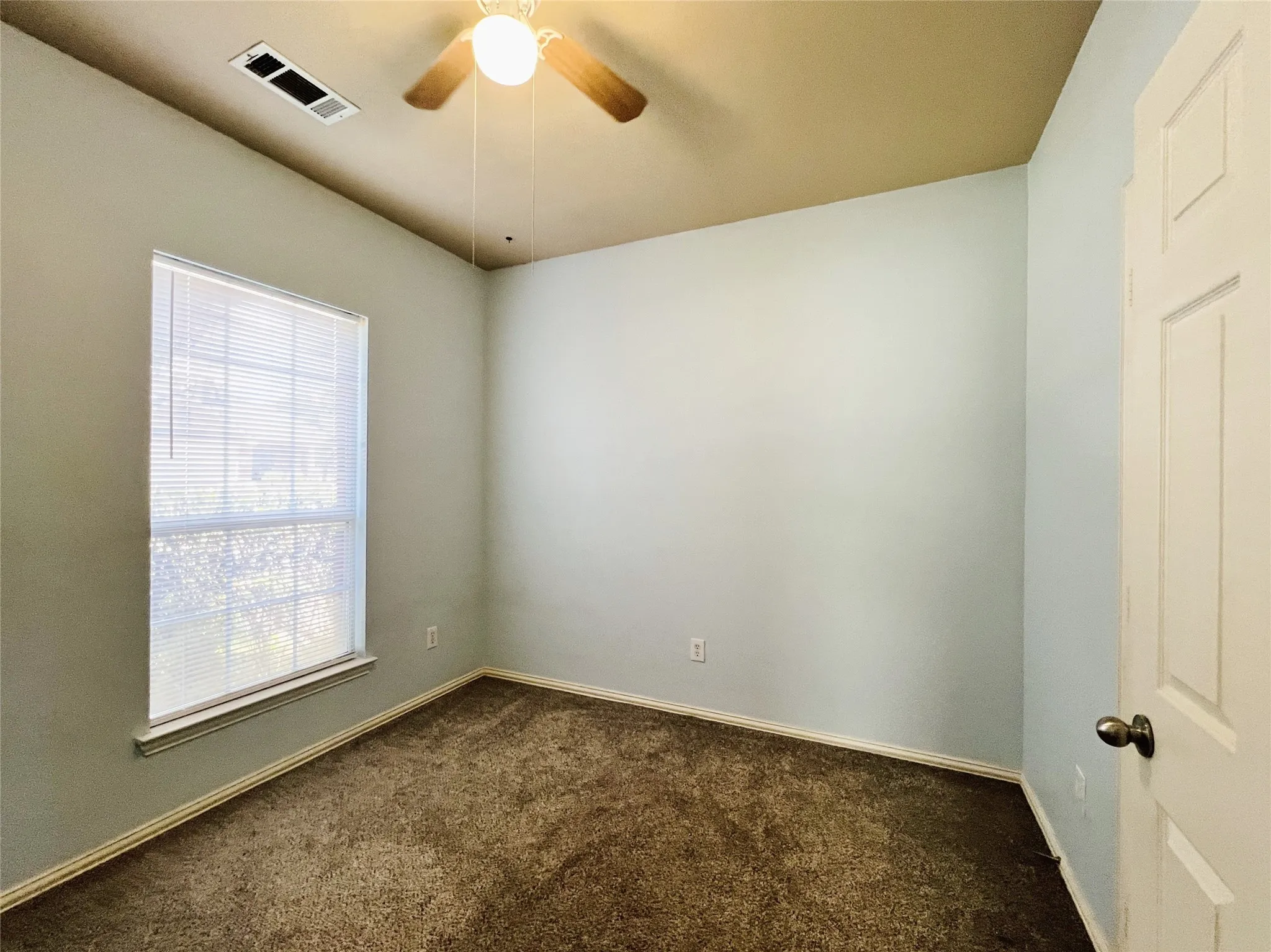 Single Family Residence For Rent in Tarrant County , 552 Kerry Street, Crowley, Texas 76036, 3 Bedroom, 2 Bathroom, 2 Garage spaces, 1,636 Sqft, built in 2005, mls#21299487, Real Estate Agent in Crowley, Homes For Rent in Tarrant county, Homes For Rent in Crowley, Realtor in Crowley Texas, Real Estate Brokerage Independent Realty Texas, Luminita Cordes Realtor