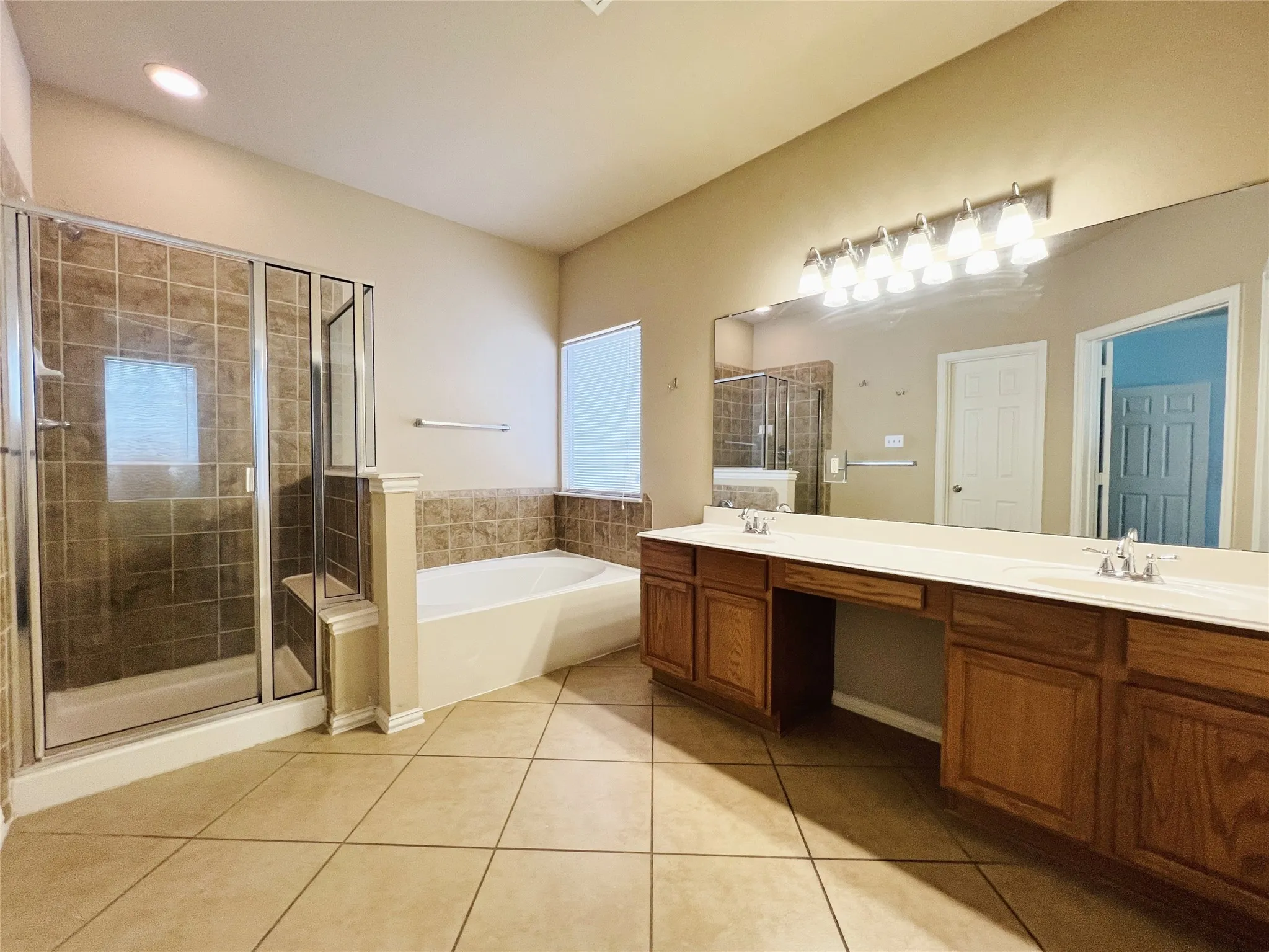 Single Family Residence For Rent in Tarrant County , 552 Kerry Street, Crowley, Texas 76036, 3 Bedroom, 2 Bathroom, 2 Garage spaces, 1,636 Sqft, built in 2005, mls#21299487, Real Estate Agent in Crowley, Homes For Rent in Tarrant county, Homes For Rent in Crowley, Realtor in Crowley Texas, Real Estate Brokerage Independent Realty Texas, Luminita Cordes Realtor