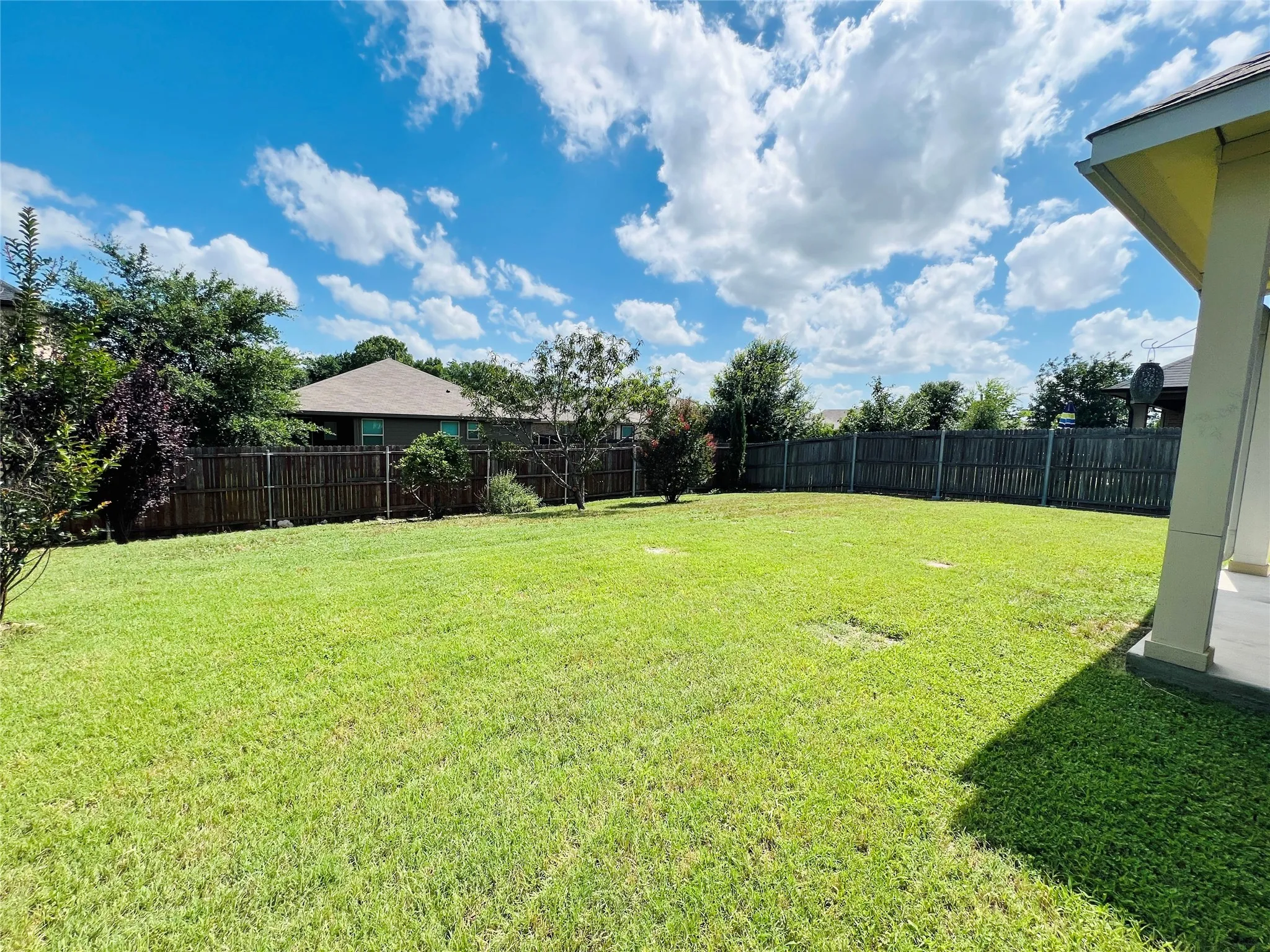 Single Family Residence For Rent in Tarrant County , 552 Kerry Street, Crowley, Texas 76036, 3 Bedroom, 2 Bathroom, 2 Garage spaces, 1,636 Sqft, built in 2005, mls#21299487, Real Estate Agent in Crowley, Homes For Rent in Tarrant county, Homes For Rent in Crowley, Realtor in Crowley Texas, Real Estate Brokerage Independent Realty Texas, Luminita Cordes Realtor