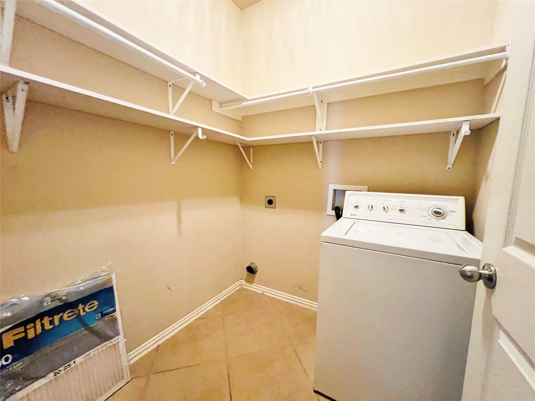 Single Family Residence For Rent in Tarrant County , 552 Kerry Street, Crowley, Texas 76036, 3 Bedroom, 2 Bathroom, 2 Garage spaces, 1,636 Sqft, built in 2005, mls#21299487, Real Estate Agent in Crowley, Homes For Rent in Tarrant county, Homes For Rent in Crowley, Realtor in Crowley Texas, Real Estate Brokerage Independent Realty Texas, Luminita Cordes Realtor