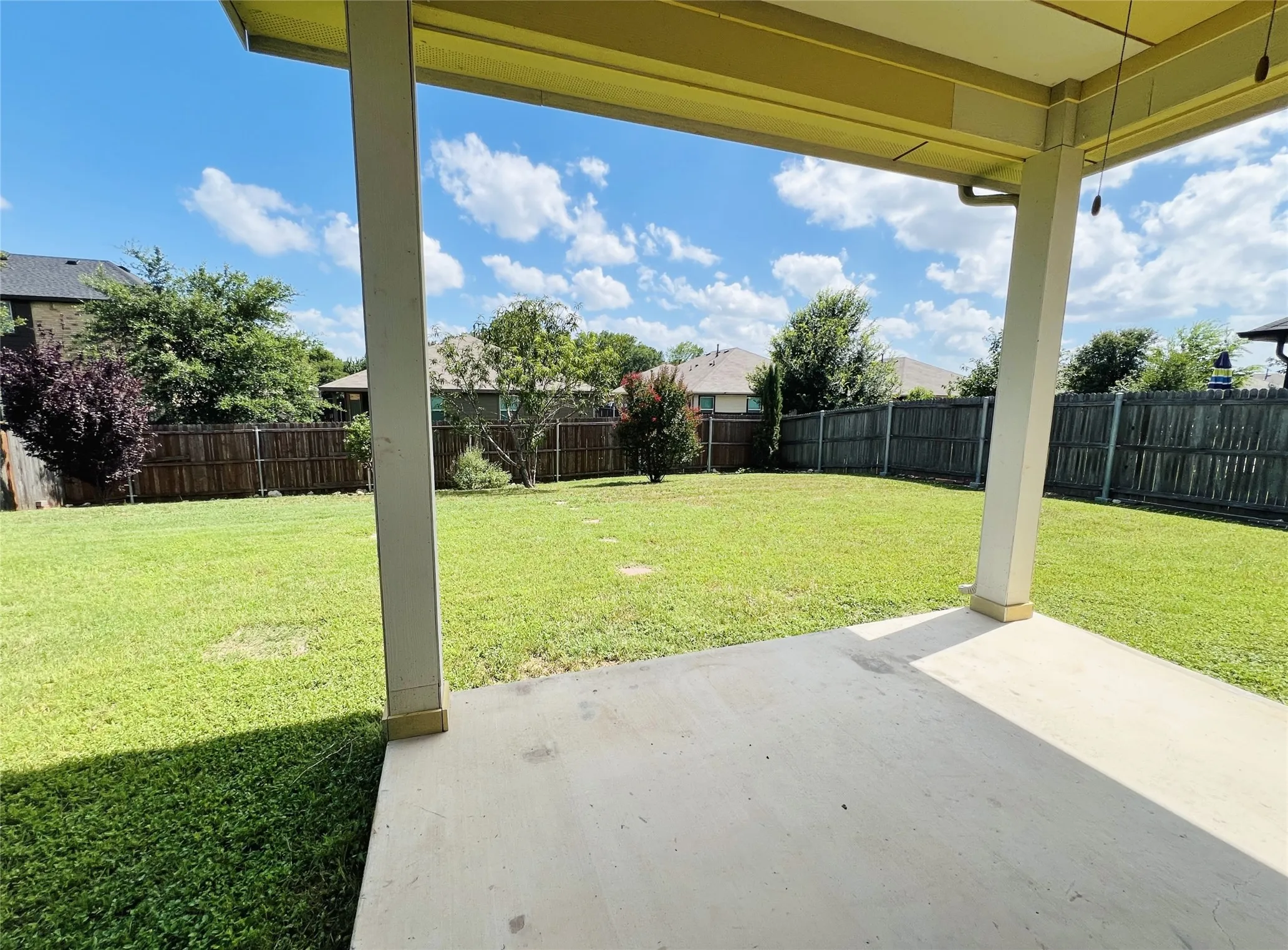 Single Family Residence For Rent in Tarrant County , 552 Kerry Street, Crowley, Texas 76036, 3 Bedroom, 2 Bathroom, 2 Garage spaces, 1,636 Sqft, built in 2005, mls#21299487, Real Estate Agent in Crowley, Homes For Rent in Tarrant county, Homes For Rent in Crowley, Realtor in Crowley Texas, Real Estate Brokerage Independent Realty Texas, Luminita Cordes Realtor