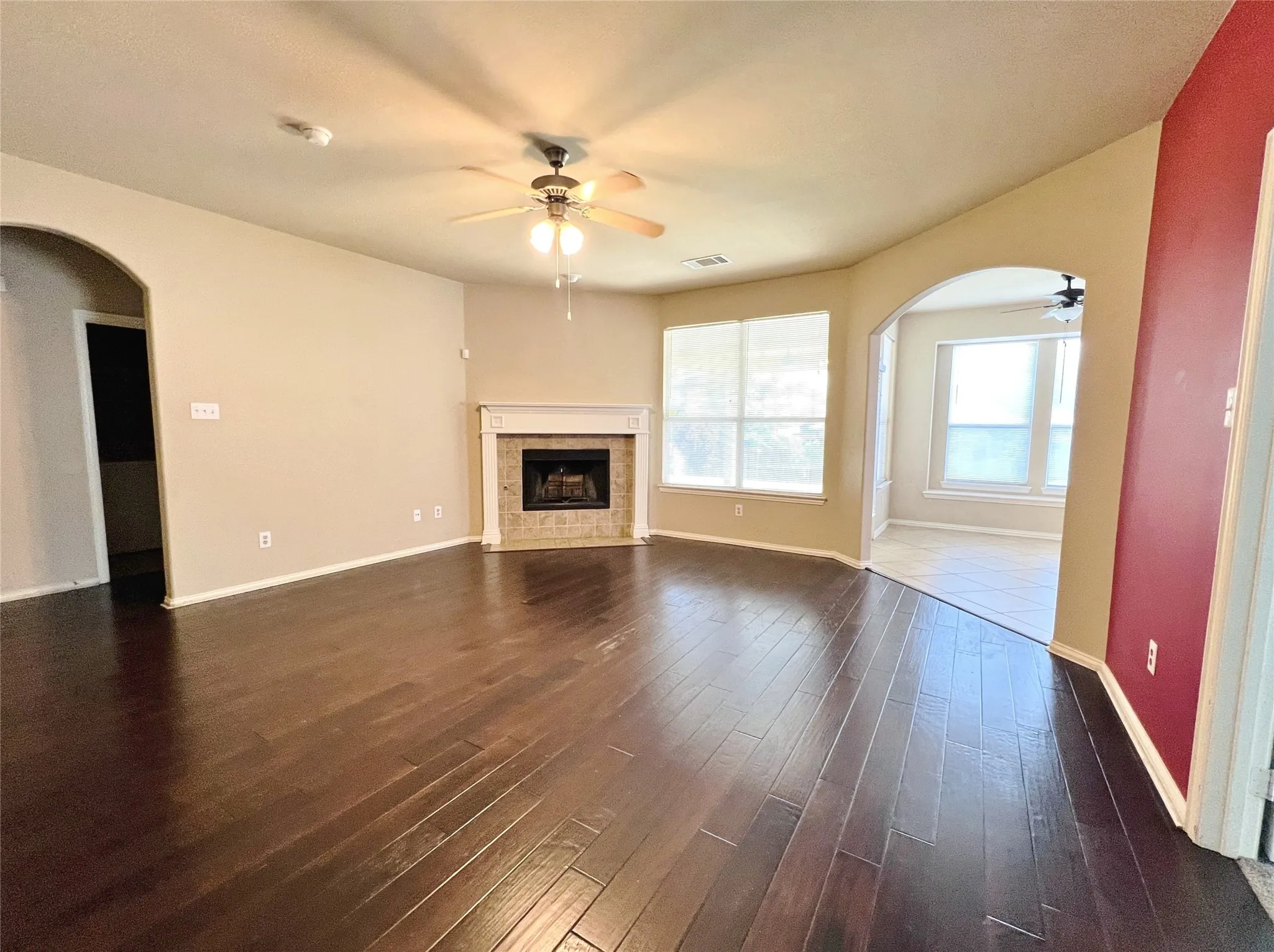 Single Family Residence For Rent in Tarrant County , 552 Kerry Street, Crowley, Texas 76036, 3 Bedroom, 2 Bathroom, 2 Garage spaces, 1,636 Sqft, built in 2005, mls#21299487, Real Estate Agent in Crowley, Homes For Rent in Tarrant county, Homes For Rent in Crowley, Realtor in Crowley Texas, Real Estate Brokerage Independent Realty Texas, Luminita Cordes Realtor