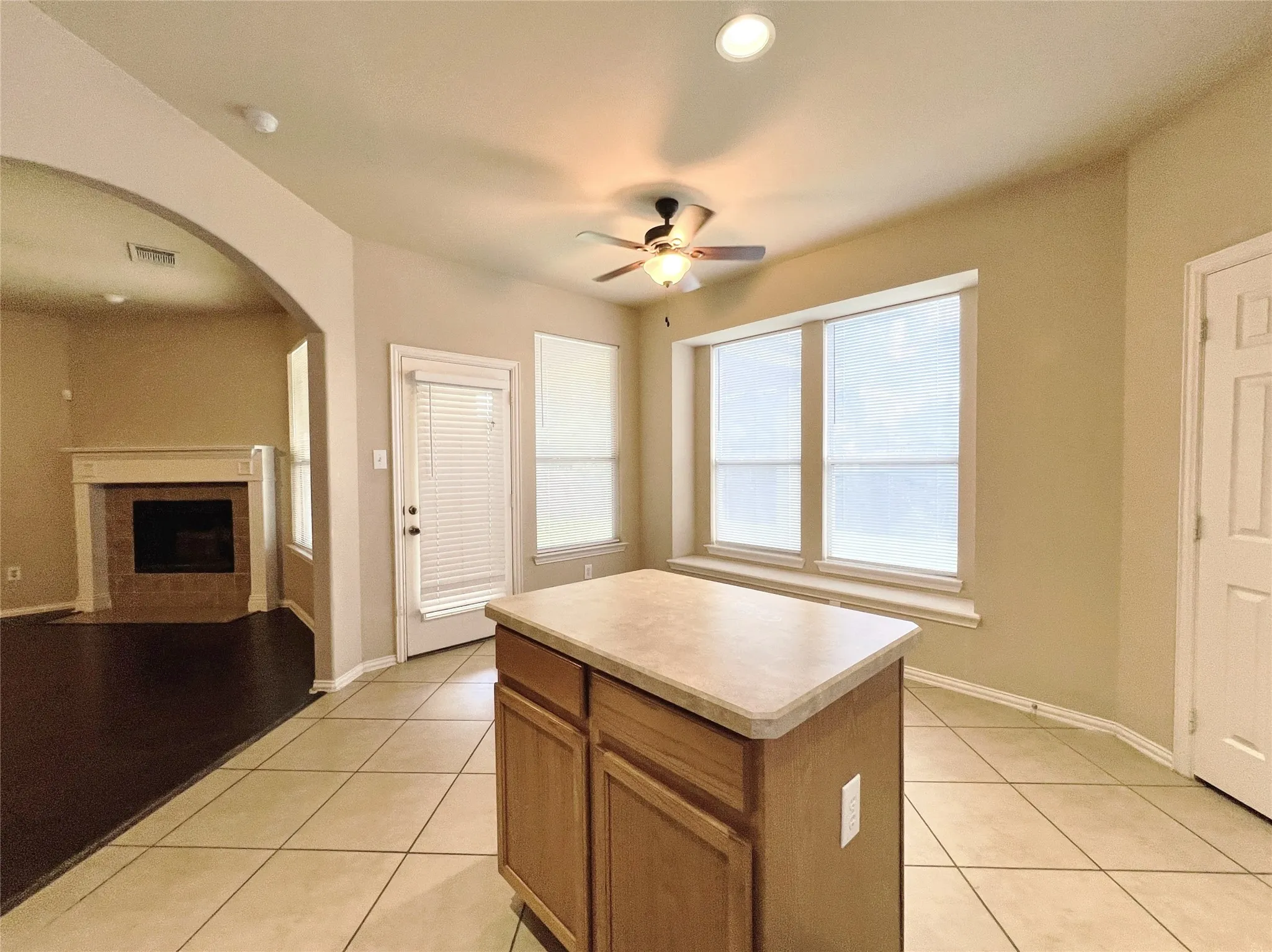Single Family Residence For Rent in Tarrant County , 552 Kerry Street, Crowley, Texas 76036, 3 Bedroom, 2 Bathroom, 2 Garage spaces, 1,636 Sqft, built in 2005, mls#21299487, Real Estate Agent in Crowley, Homes For Rent in Tarrant county, Homes For Rent in Crowley, Realtor in Crowley Texas, Real Estate Brokerage Independent Realty Texas, Luminita Cordes Realtor