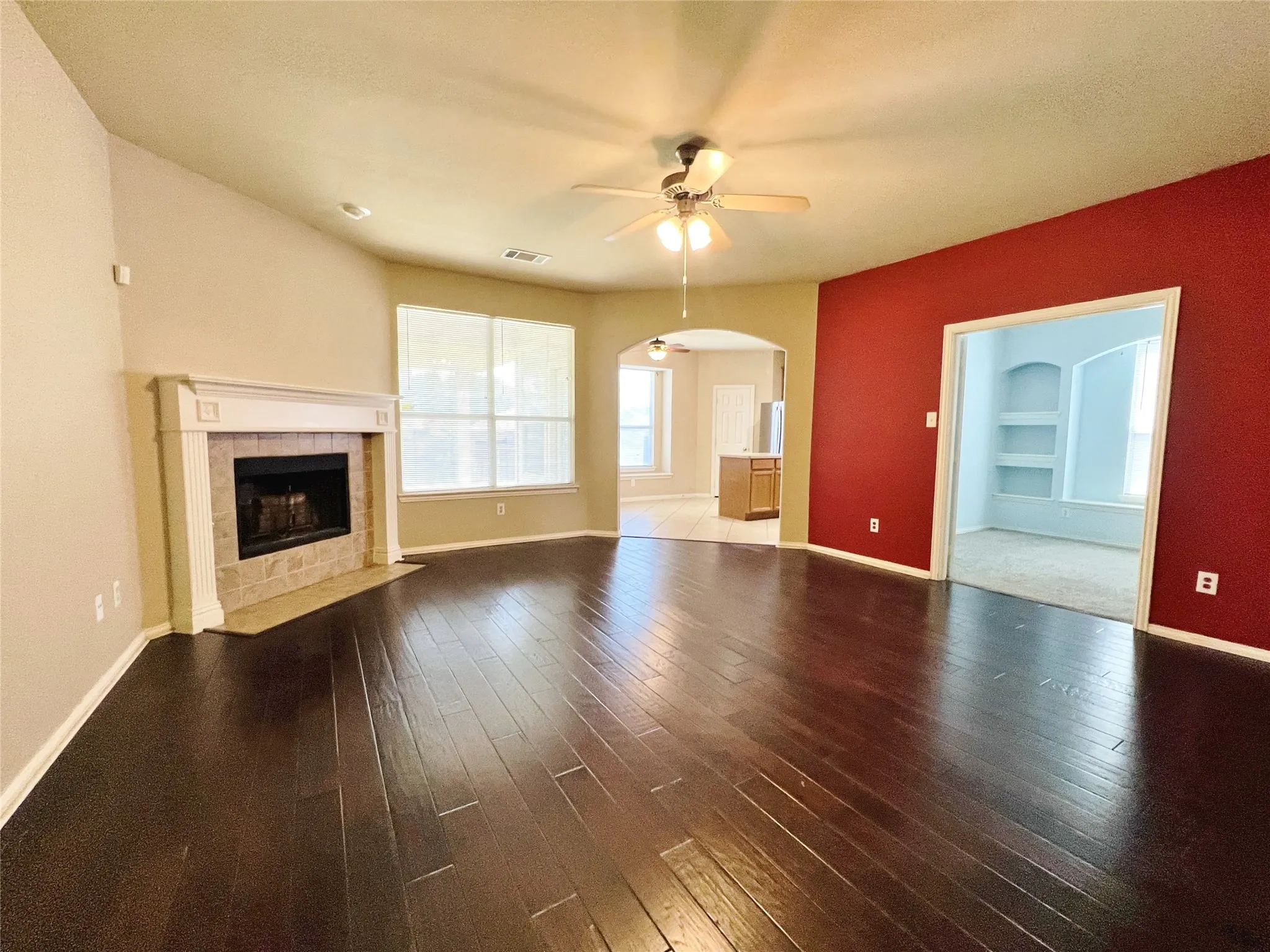 Single Family Residence For Rent in Tarrant County , 552 Kerry Street, Crowley, Texas 76036, 3 Bedroom, 2 Bathroom, 2 Garage spaces, 1,636 Sqft, built in 2005, mls#21299487, Real Estate Agent in Crowley, Homes For Rent in Tarrant county, Homes For Rent in Crowley, Realtor in Crowley Texas, Real Estate Brokerage Independent Realty Texas, Luminita Cordes Realtor