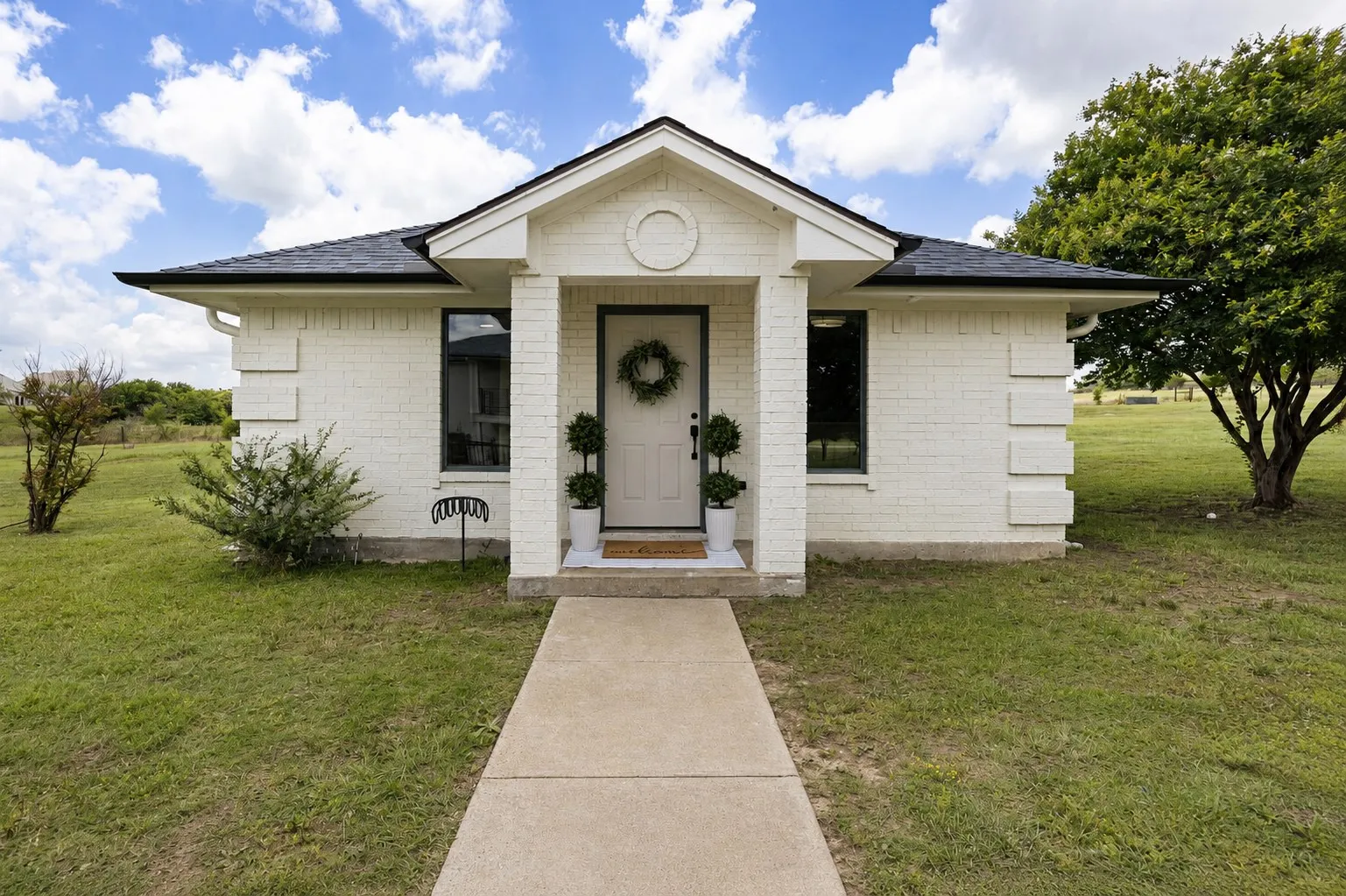 500 sf 1 bed, 1 bath Guest Home with Full Laundry