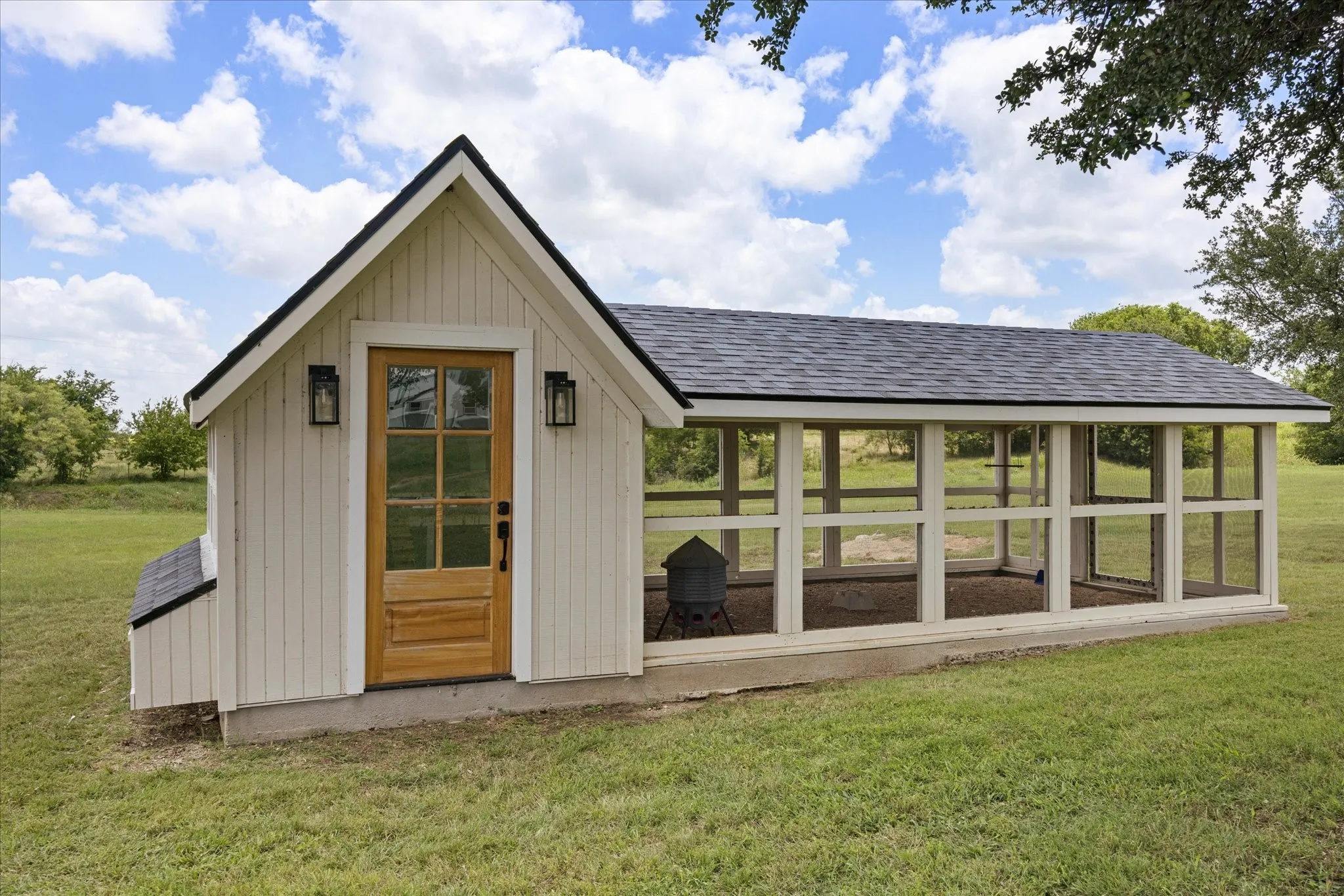 Luxury Chicken Coop that will House 25 Ladies with 30-Year Shingle Roof, Mahogany Door, 6 Nesting Boxes, Chicken Hospital, and 20' Run