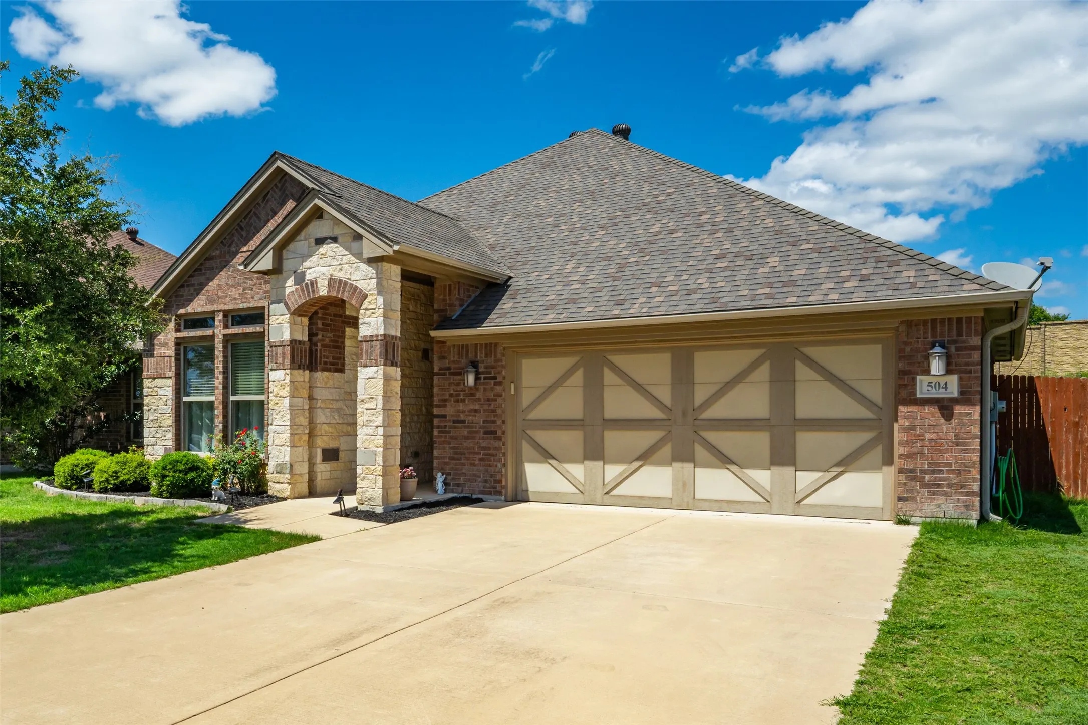 Single Family Residence For Sale in Parker County , 504 Sagebrush Court, Aledo, Texas 76008, 4 Bedroom, 2 Bathroom, 2 Garage spaces, 2,158 Sqft, built in 2016, mls#21292870, Real Estate Agent in Aledo, Homes For Sale in Parker county, Homes For Sale in Aledo, Realtor in Aledo Texas, Real Estate Brokerage Independent Realty Texas, Luminita Cordes Realtor