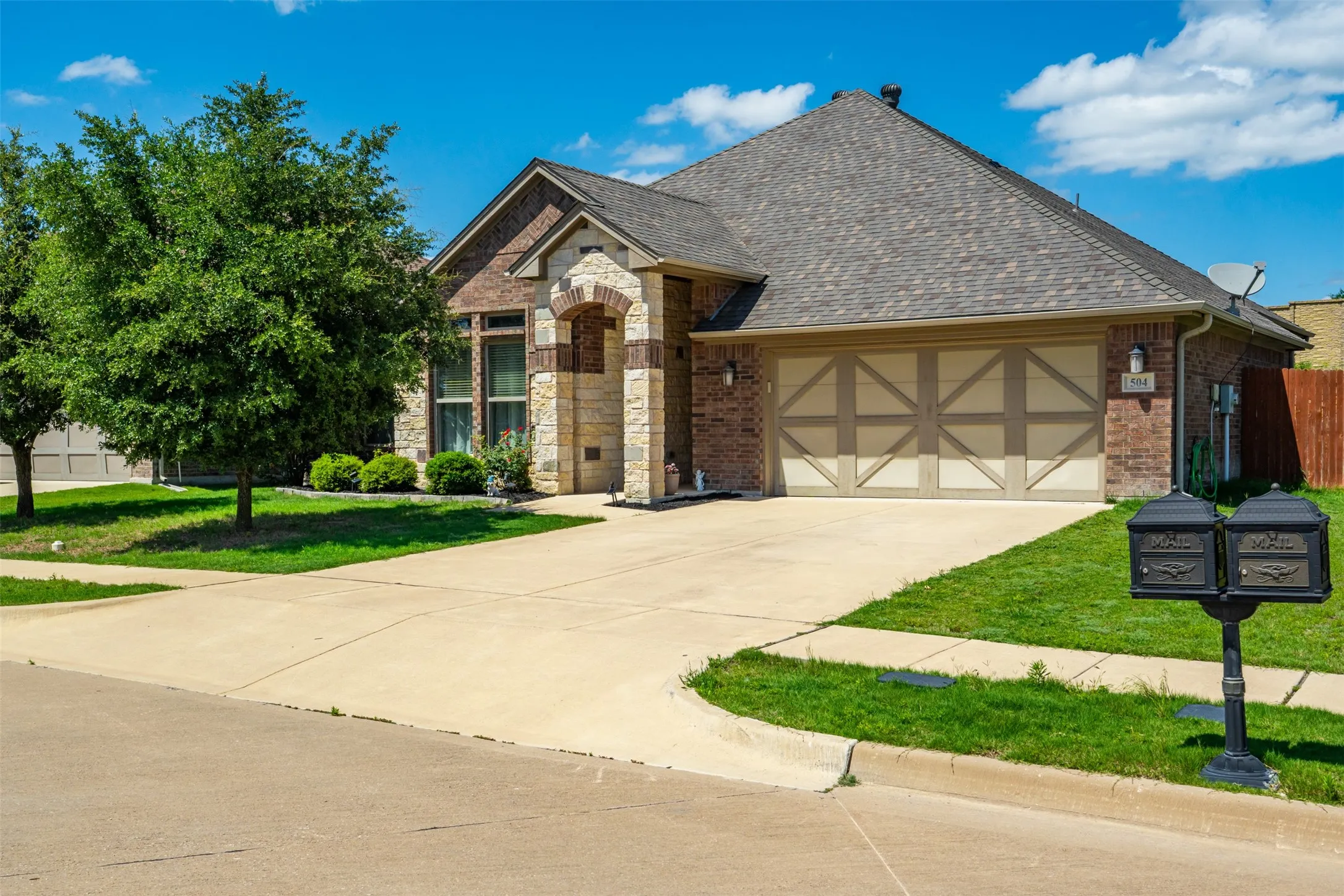 Single Family Residence For Sale in Parker County , 504 Sagebrush Court, Aledo, Texas 76008, 4 Bedroom, 2 Bathroom, 2 Garage spaces, 2,158 Sqft, built in 2016, mls#21292870, Real Estate Agent in Aledo, Homes For Sale in Parker county, Homes For Sale in Aledo, Realtor in Aledo Texas, Real Estate Brokerage Independent Realty Texas, Luminita Cordes Realtor