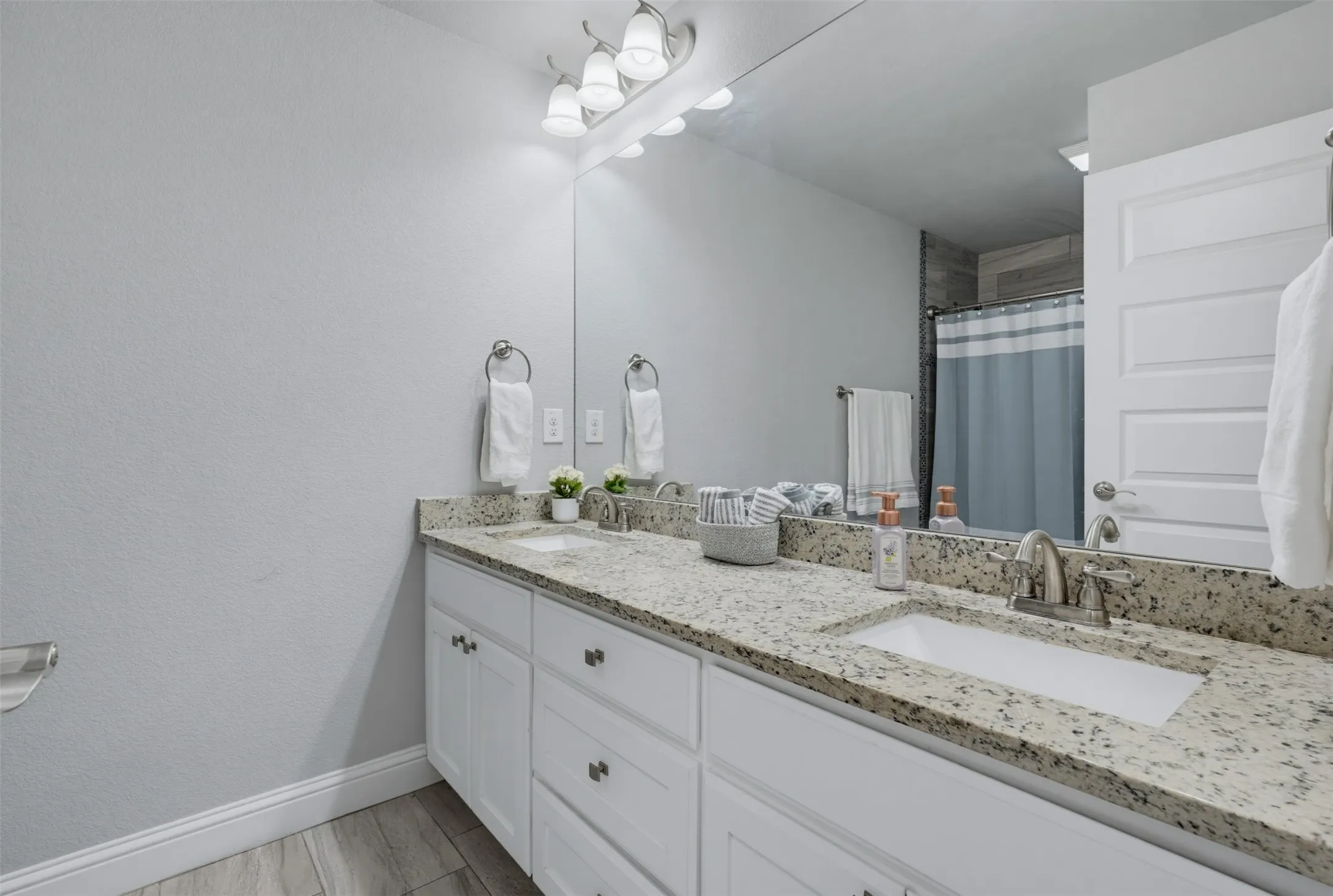 Single Family Residence For Sale in Parker County , 504 Sagebrush Court, Aledo, Texas 76008, 4 Bedroom, 2 Bathroom, 2 Garage spaces, 2,158 Sqft, built in 2016, mls#21292870, Real Estate Agent in Aledo, Homes For Sale in Parker county, Homes For Sale in Aledo, Realtor in Aledo Texas, Real Estate Brokerage Independent Realty Texas, Luminita Cordes Realtor