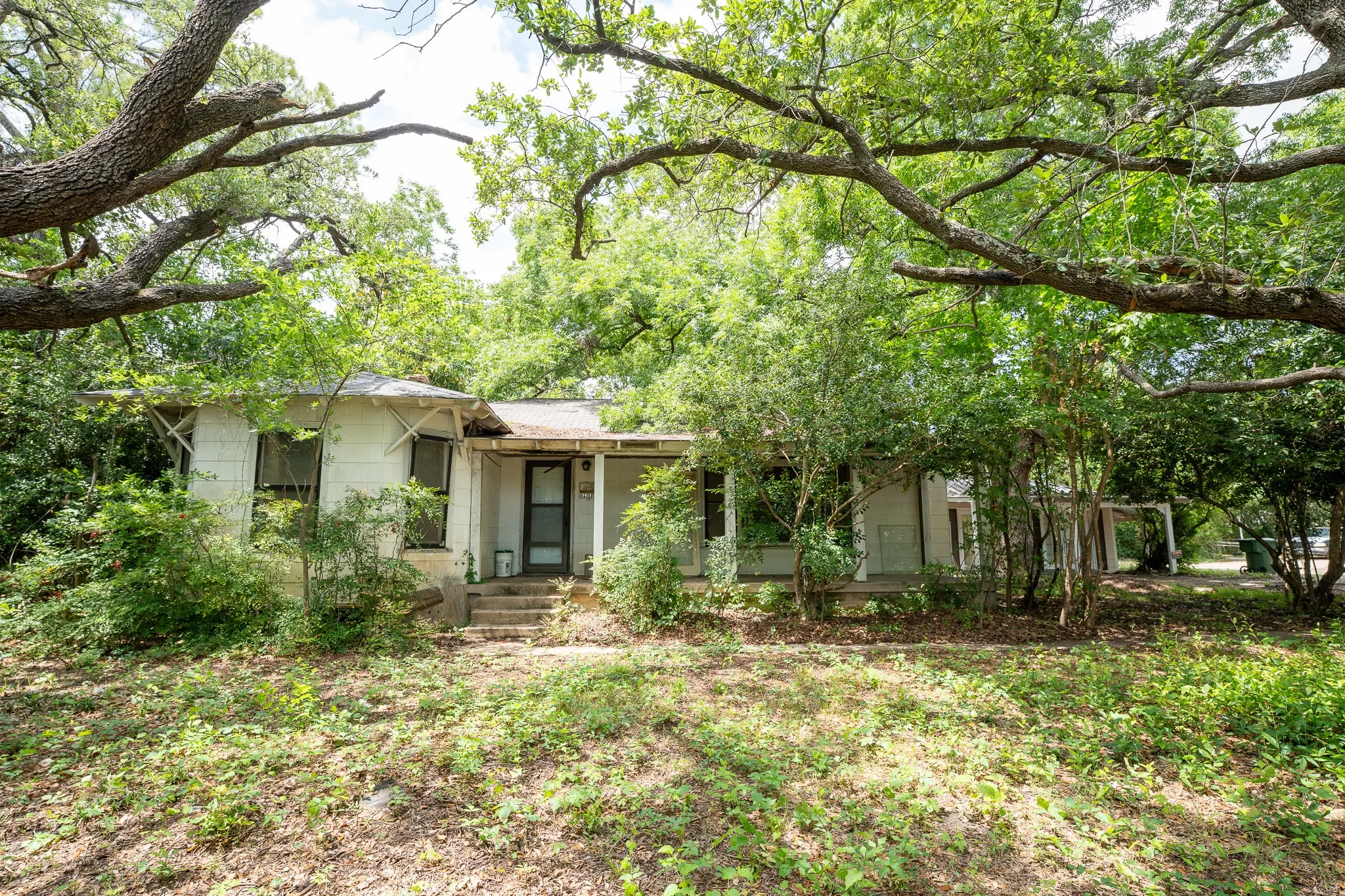 Single Family Residence For Sale in Dallas County , 2817 Guthrie Road, Garland, Texas 75043, 2 Bedroom, 2 Bathroom, Garage spaces, 1,474 Sqft, built in 1954, mls#21299508, Real Estate Agent in Garland, Homes For Sale in Dallas county, Homes For Sale in Garland, Realtor in Garland Texas, Real Estate Brokerage Independent Realty Texas, Luminita Cordes Realtor