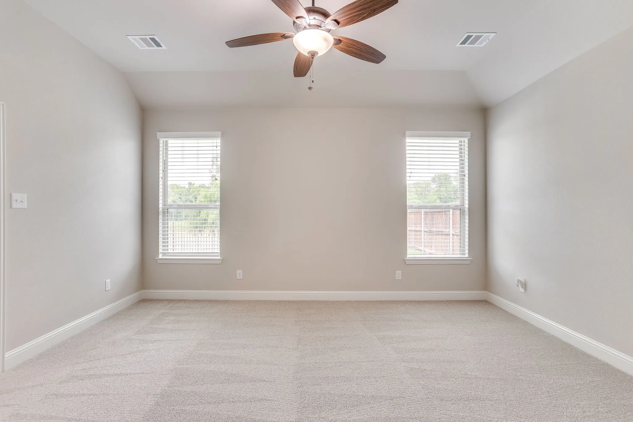 Single Family Residence For Sale in Johnson County , 131 Hawks Ridge Trail, Burleson, Texas 76028, 4 Bedroom, 2 Bathroom, 2 Garage spaces, 2,347 Sqft, built in 2020, mls#21295966, Real Estate Agent in Burleson, Homes For Sale in Johnson county, Homes For Sale in Burleson, Realtor in Burleson Texas, Real Estate Brokerage Independent Realty Texas, Luminita Cordes Realtor