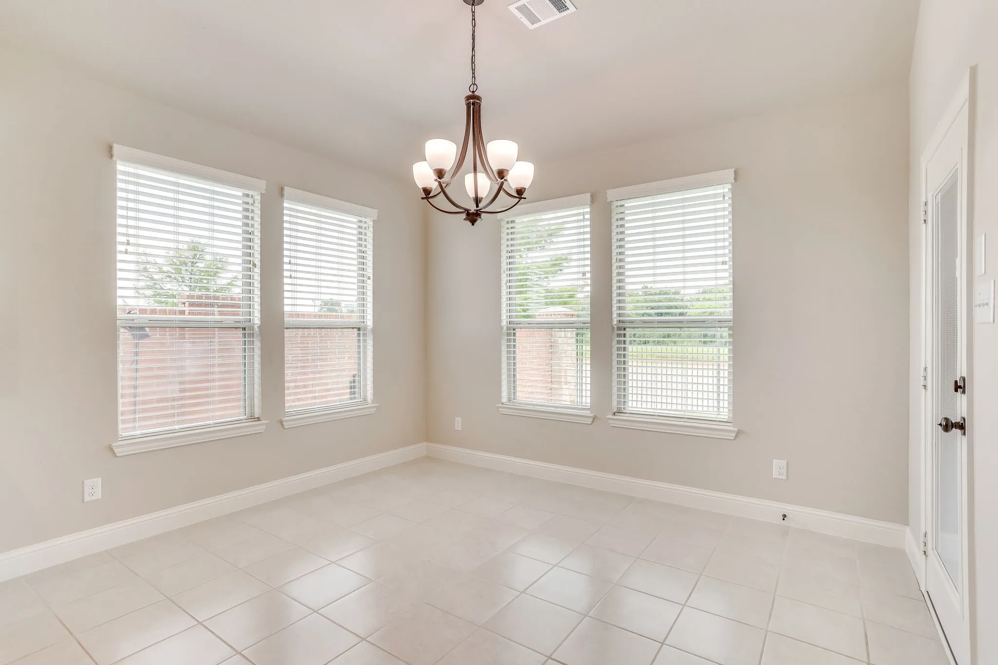 Single Family Residence For Sale in Johnson County , 131 Hawks Ridge Trail, Burleson, Texas 76028, 4 Bedroom, 2 Bathroom, 2 Garage spaces, 2,347 Sqft, built in 2020, mls#21295966, Real Estate Agent in Burleson, Homes For Sale in Johnson county, Homes For Sale in Burleson, Realtor in Burleson Texas, Real Estate Brokerage Independent Realty Texas, Luminita Cordes Realtor